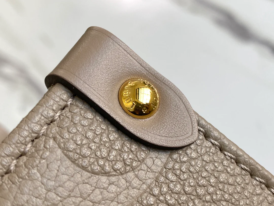 lv-m45660-apricot-onthego-pm