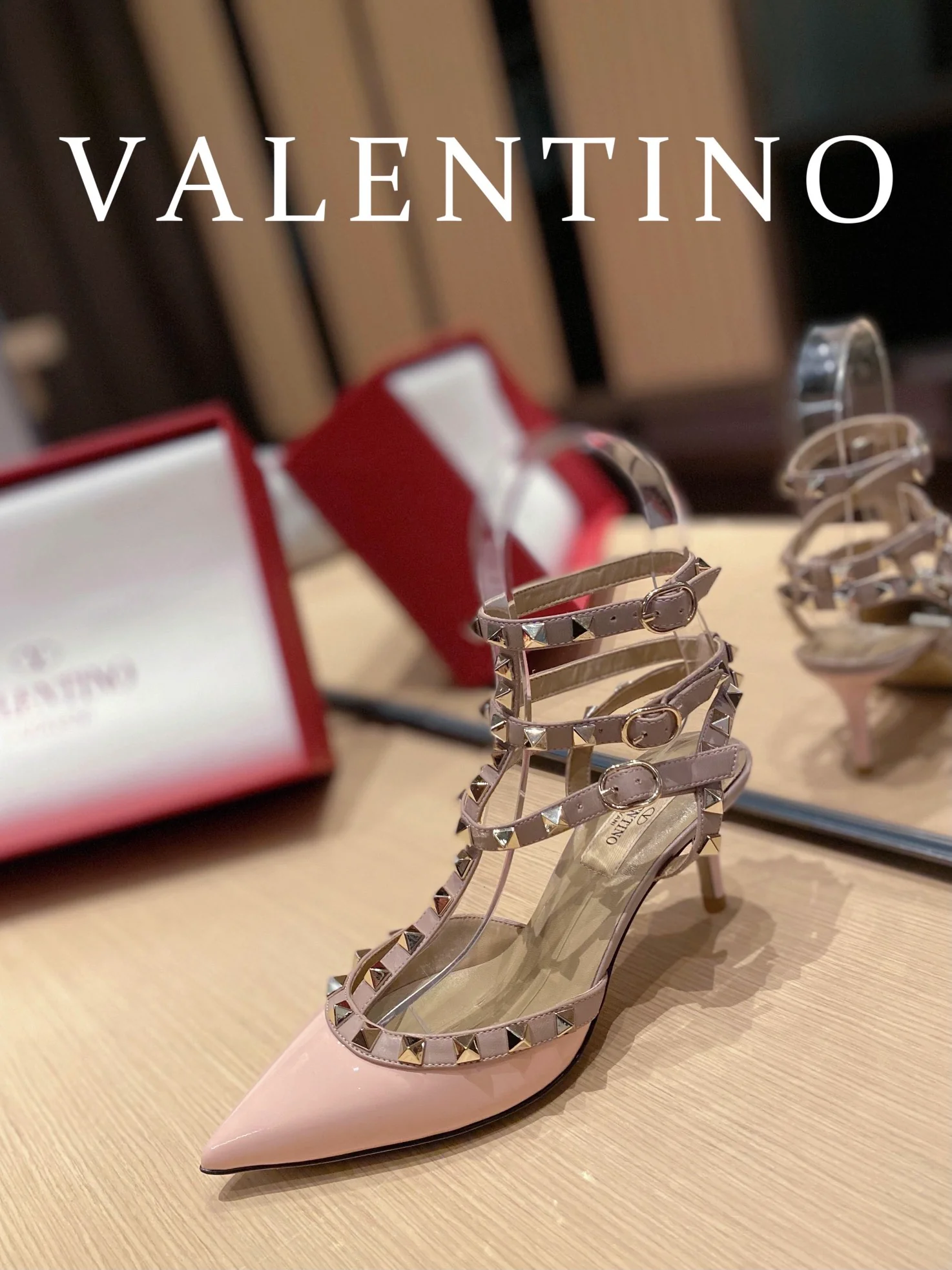 Valentino - Розовые балетки с острым носком и стразами