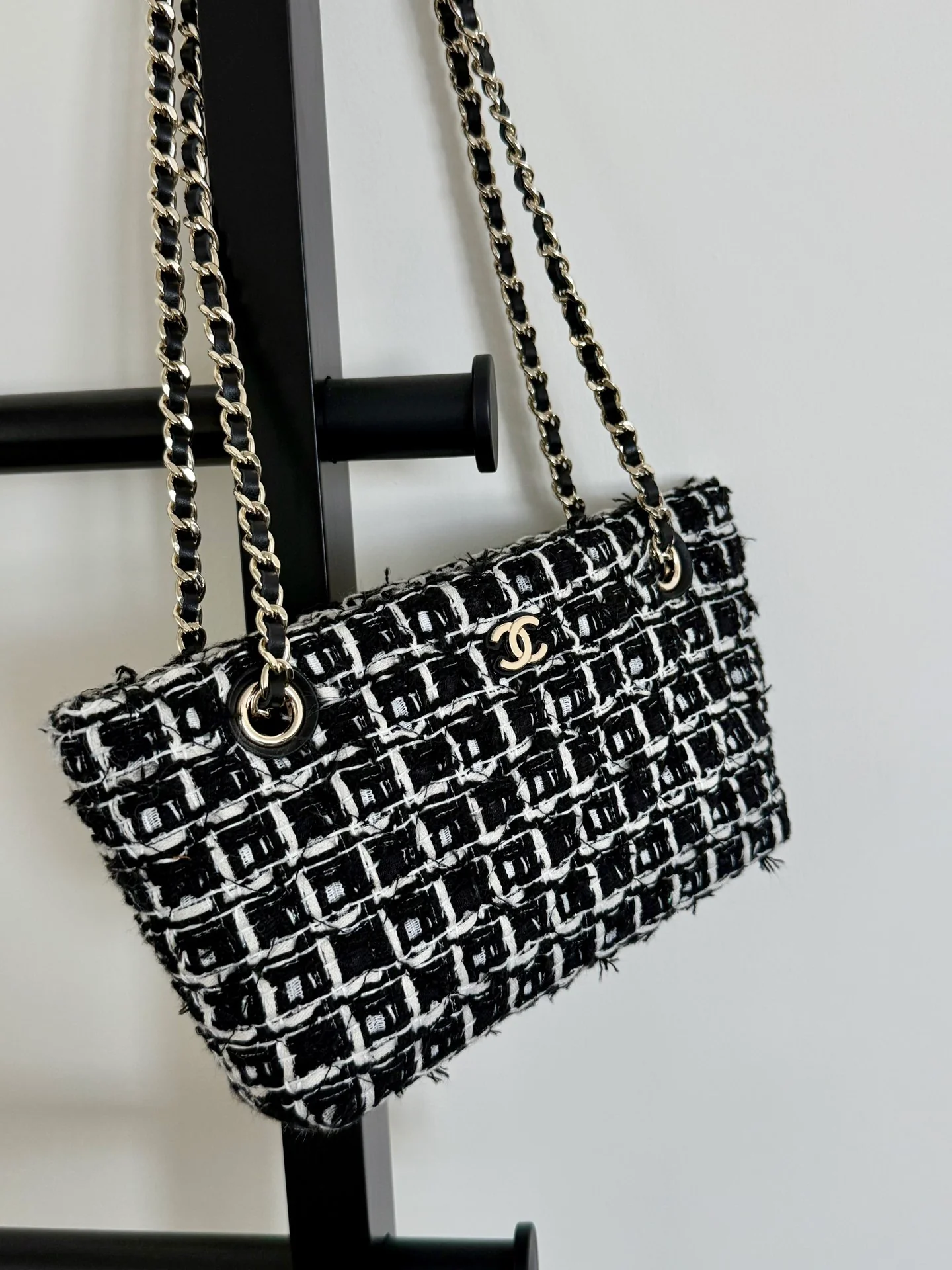 Мини-сумка Chanel 25c из черной шерсти