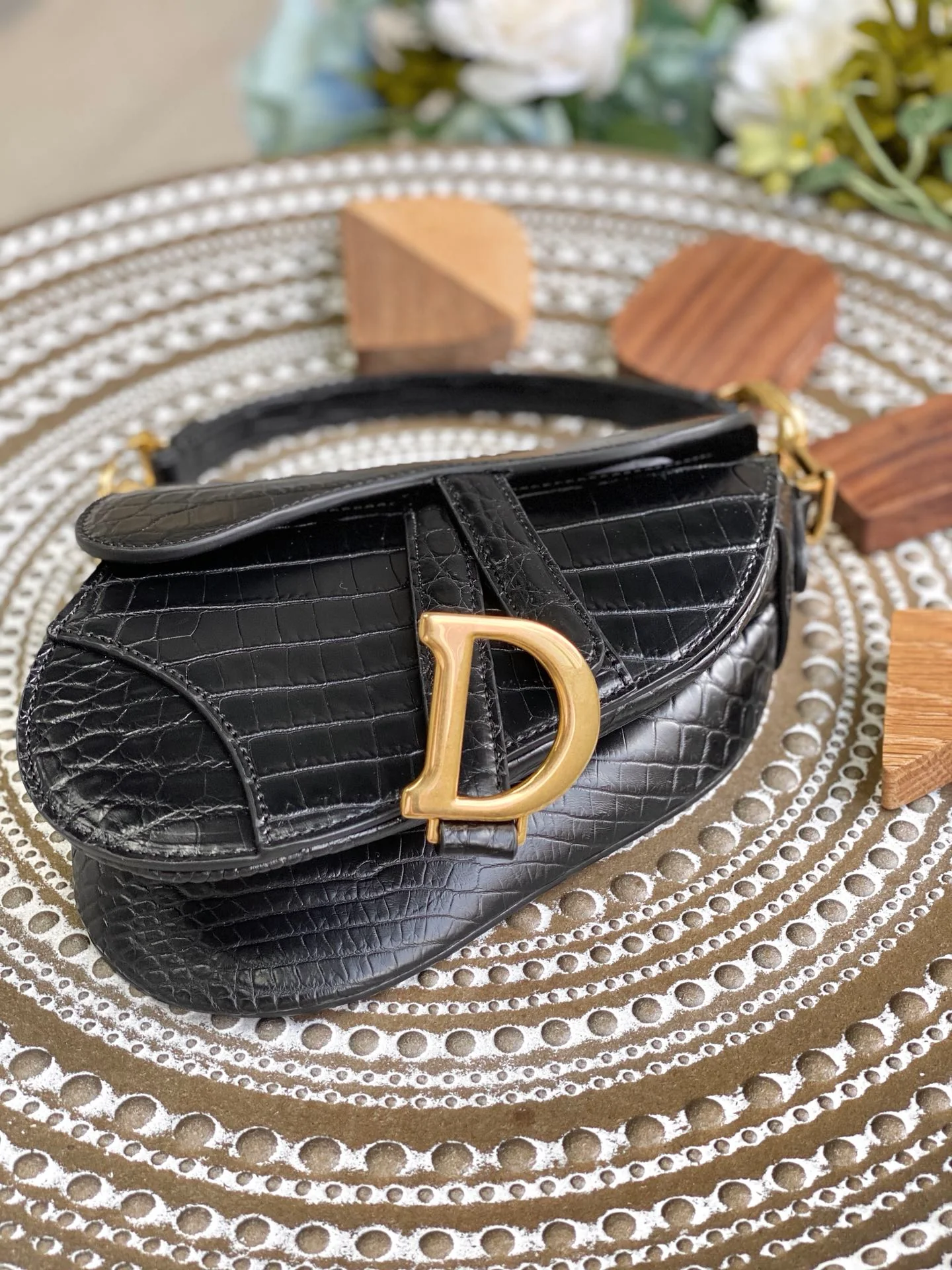 Сумка Dior Saddle Bag - из кожи аллигатора - маленькая, черная - 19 см