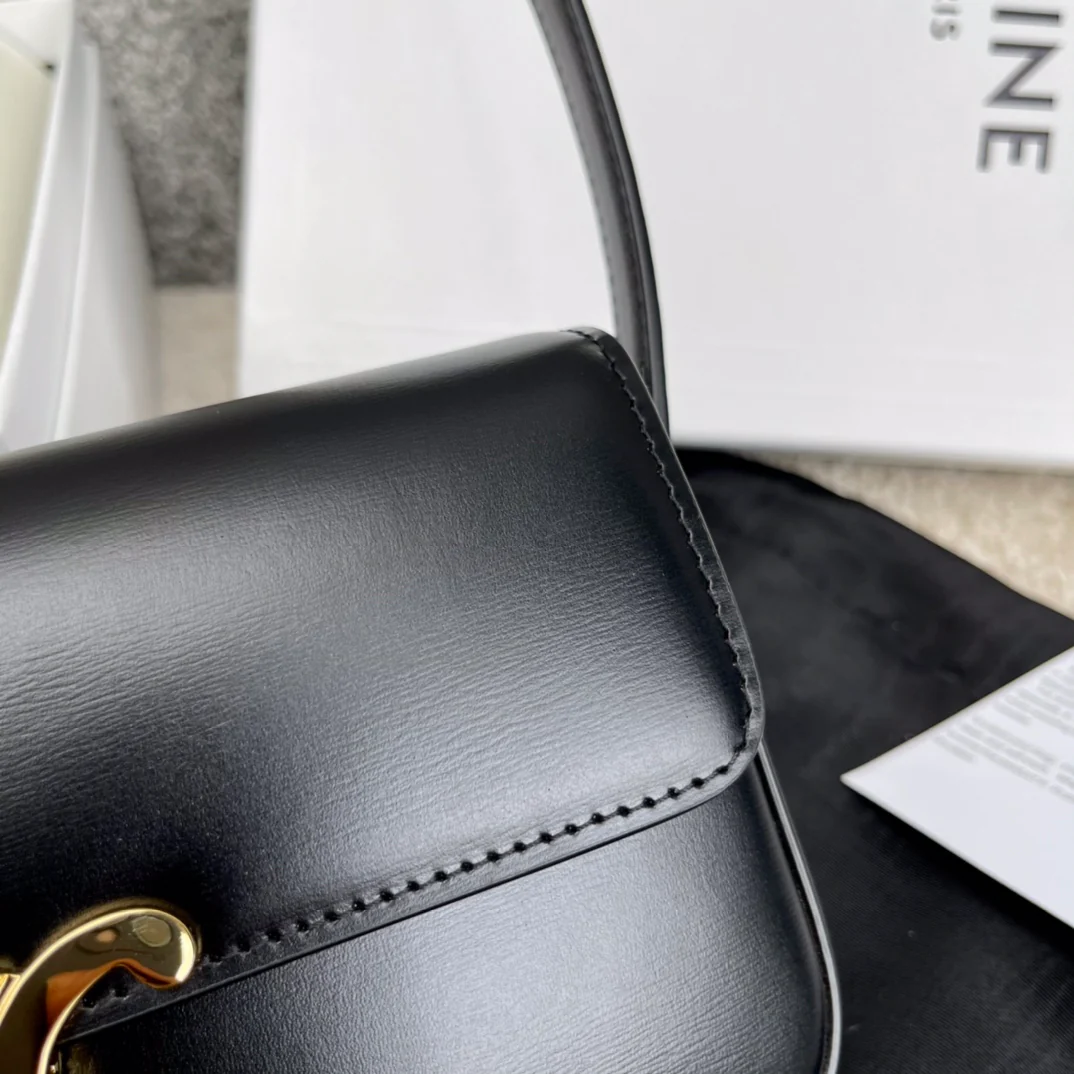 Кожаная сумка через плечо Celine Triomphe - черная