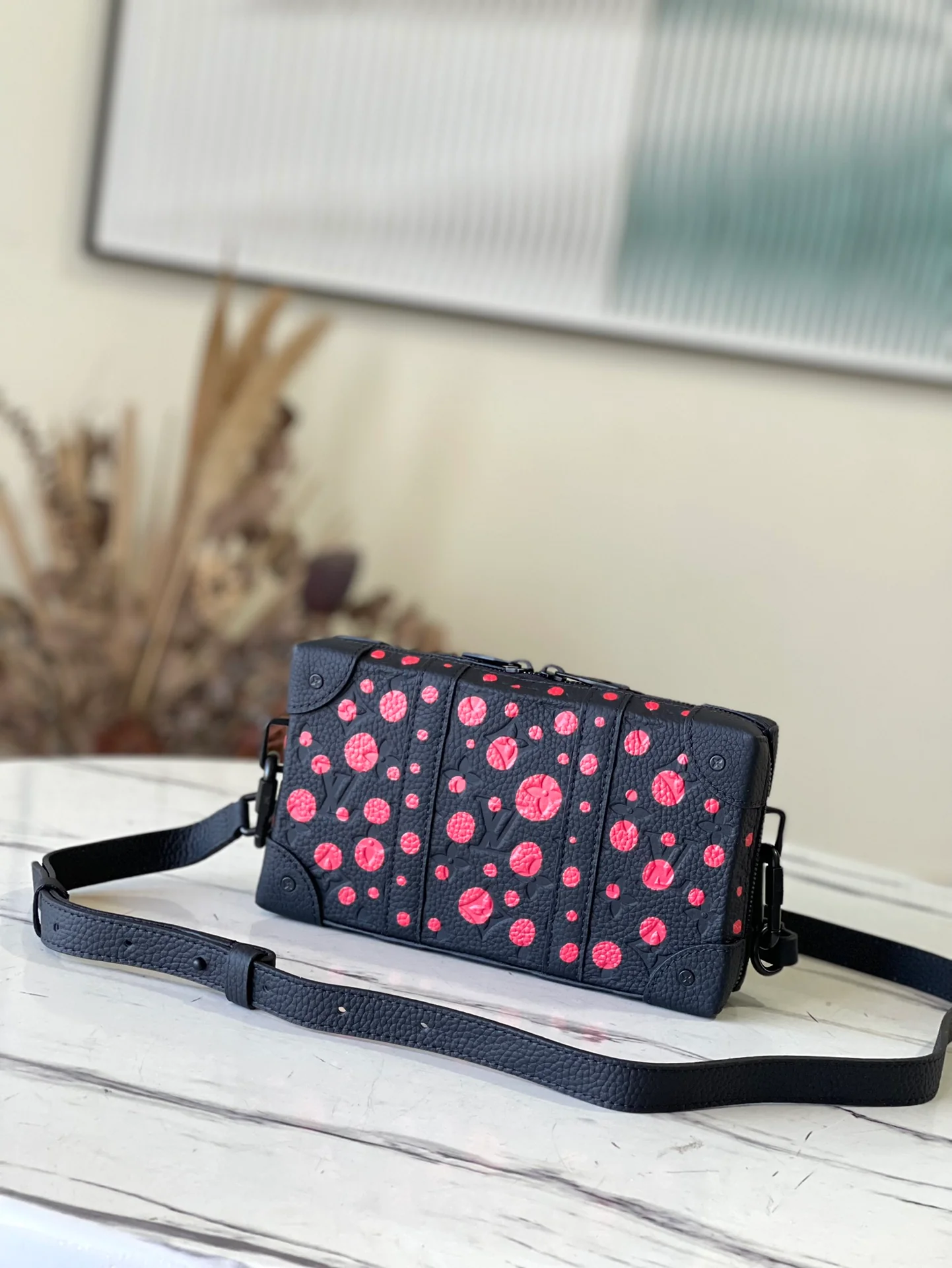 m81905-LV-handle-soft-trunk-handbag