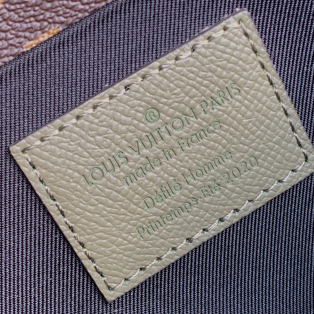 Клатч Pochette Voyage Steamer LV M30583 — темно-зеленый