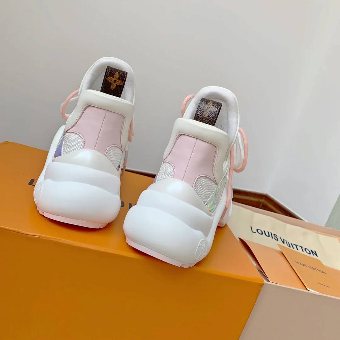 Серия LV-Archlight - Новые кроссовки для папы - 1