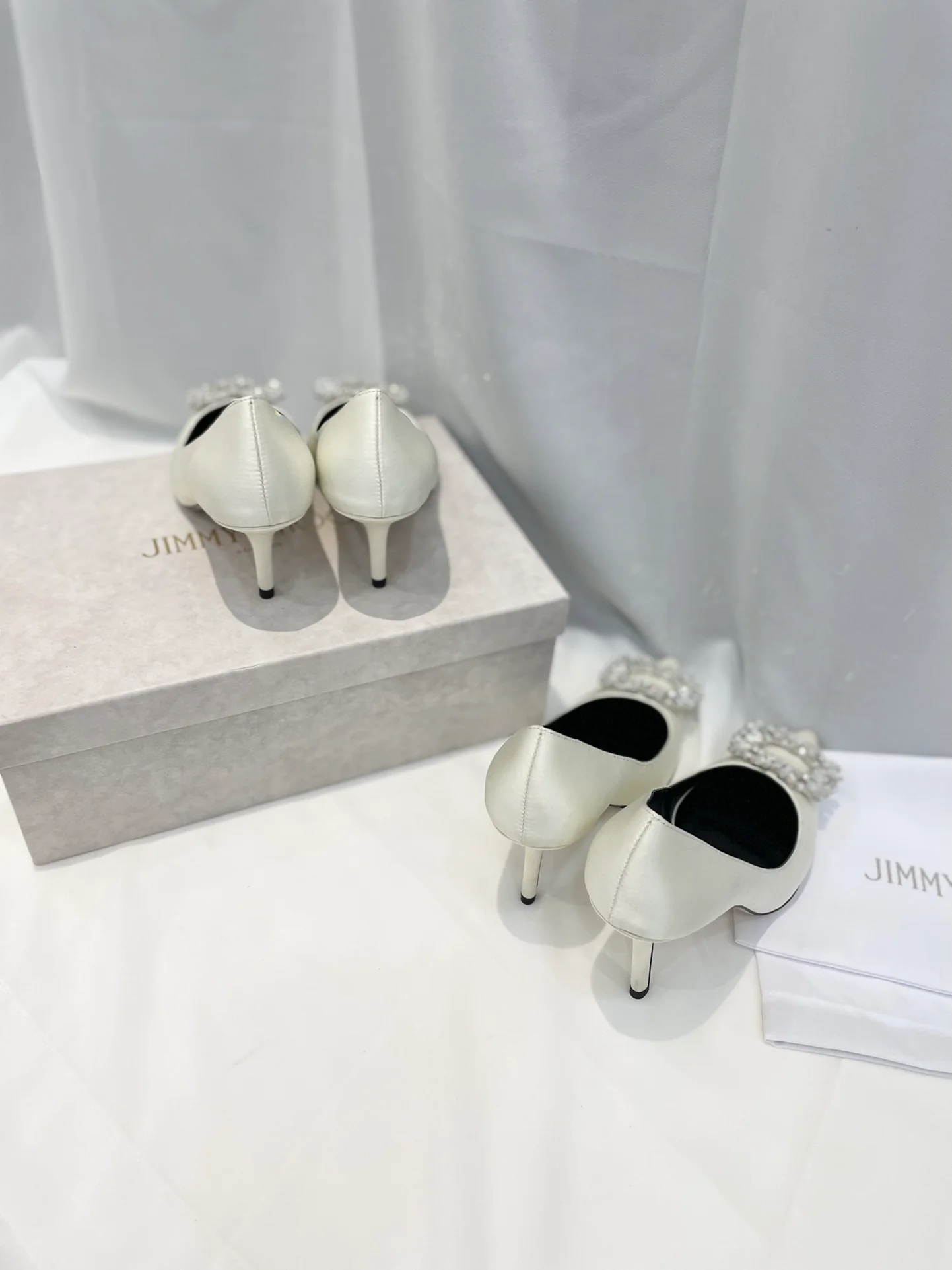 Серия Jimmy Goddess - Туфли на высоком каблуке с бриллиантовой пряжкой - Белые - 2 шт.
