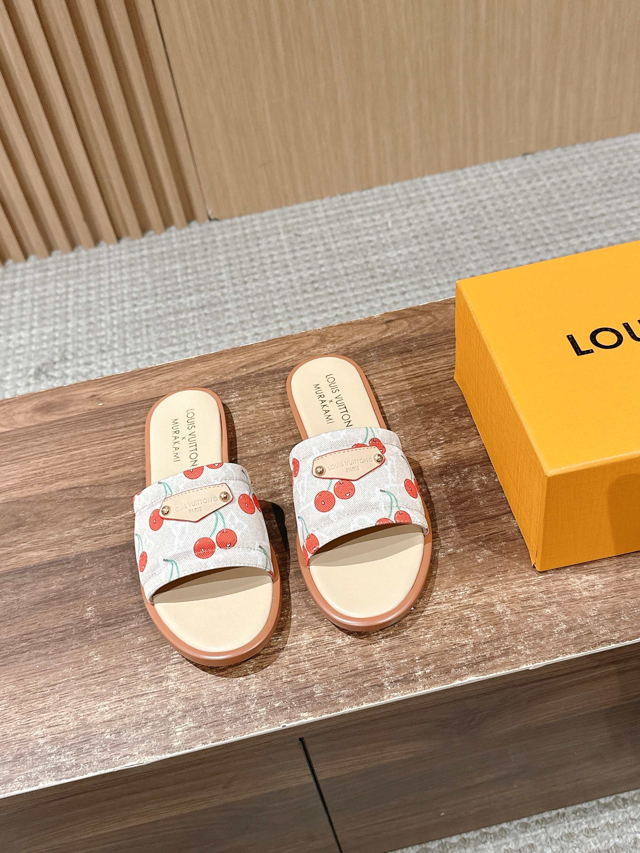 LV - Сандалии на плоской подошве из ретро-серии Такаши Мураками - Абрикосовый цвет