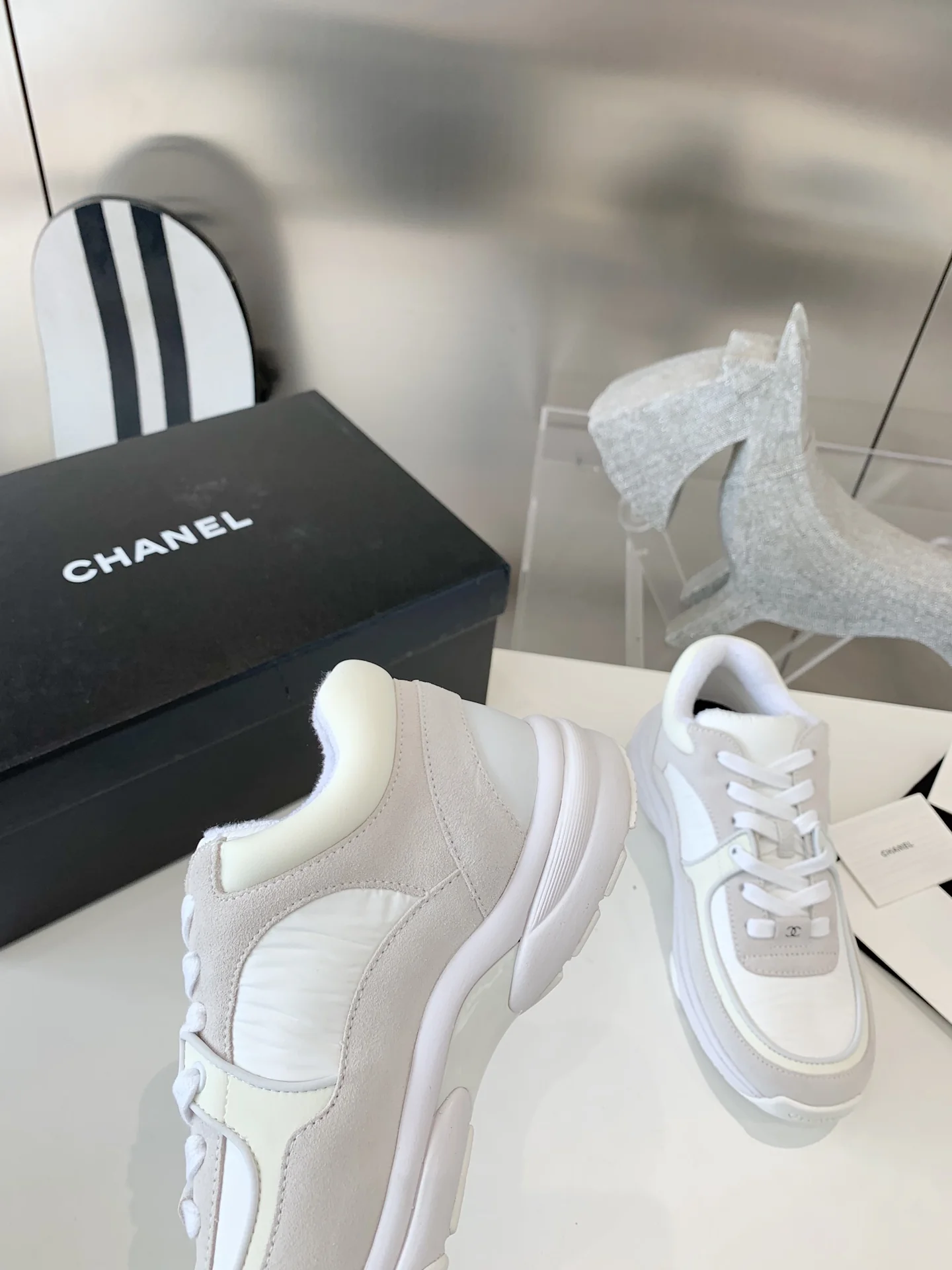 Новинка сезона осень/зима 2022 от Chanel - Спортивные повседневные туфли - Белые
