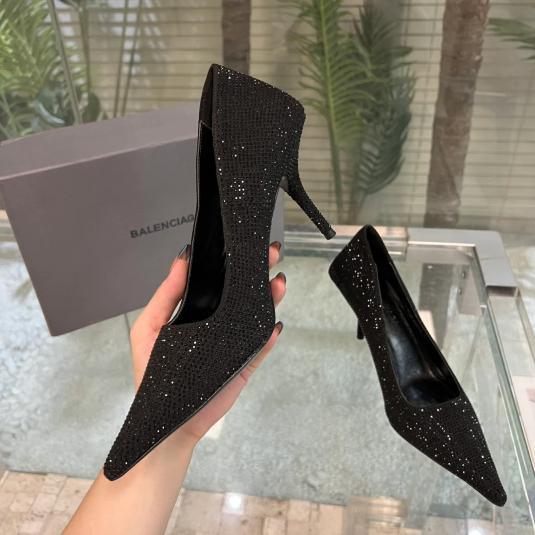 Весенняя коллекция Balenciaga 2022 — Туфли на шпильке с острым носком — Черные
