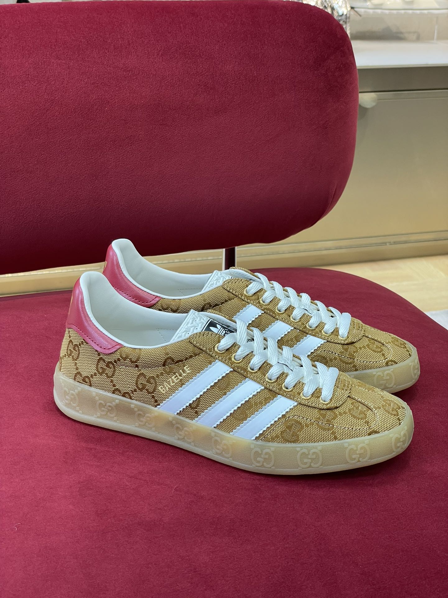 Новинка сезона осень/зима 2022 от Gucci - Коллаборация - Кроссовки - Унисекс - Коричневый