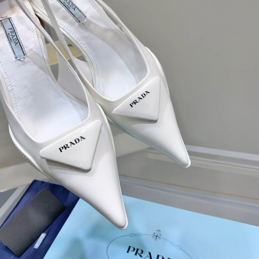 Prada - Белые туфли на низком каблуке