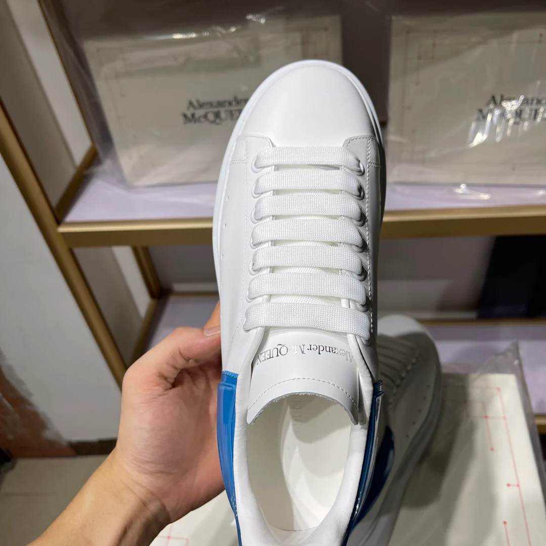 Классические белые кроссовки McQueen - унисекс - светло-голубая подошва из искусственного меха - премиум-издание