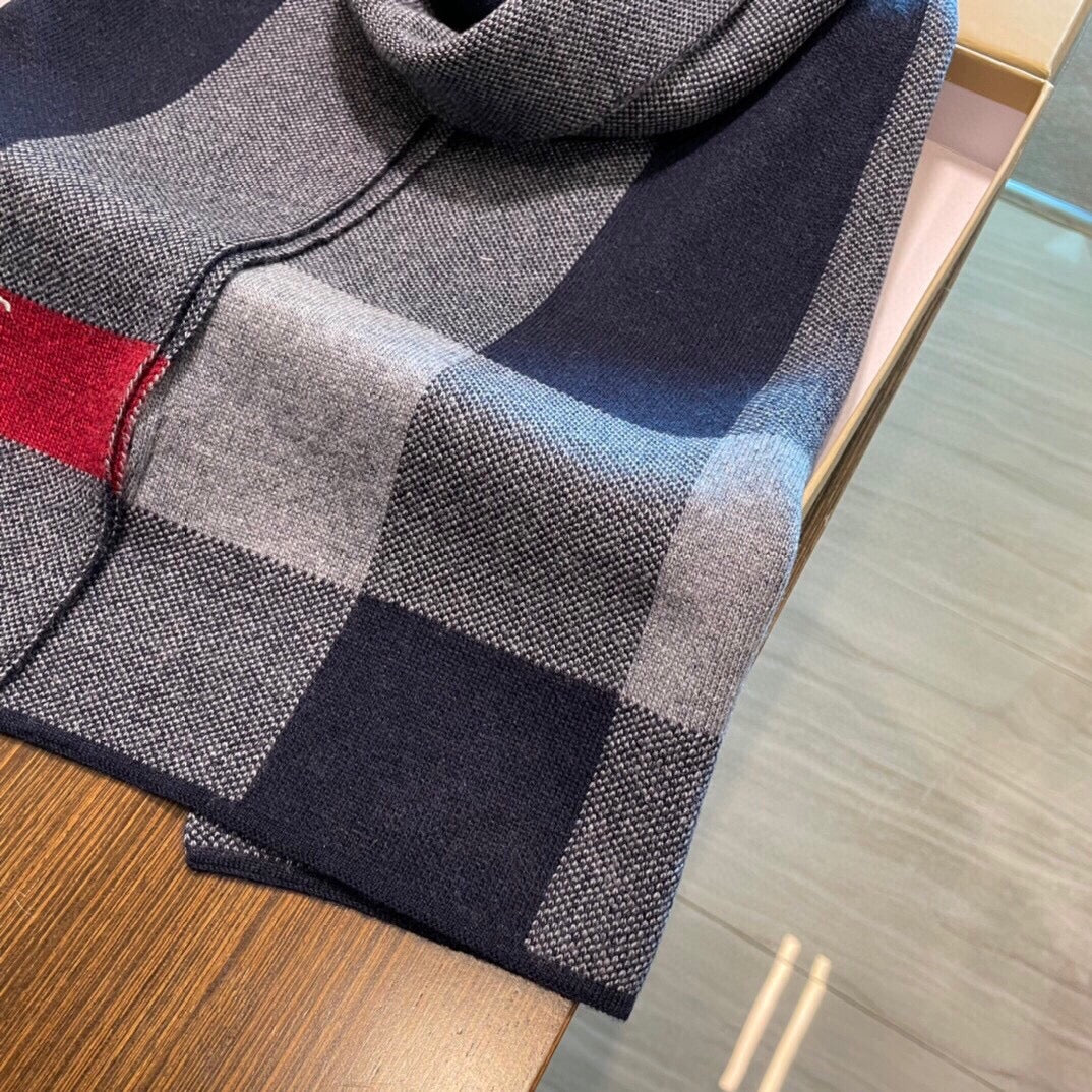 Burberry - Вышитый шарф 