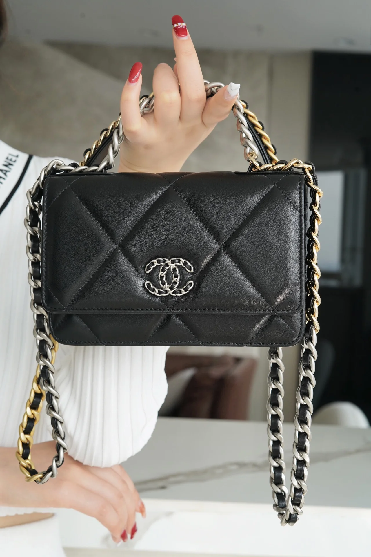 Chanel - 19 серия WOC - Черный с серебряной пряжкой - 1