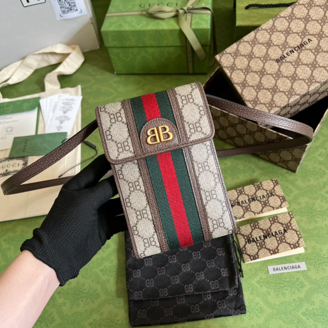 Gucci x Balenciaga 联名手机包