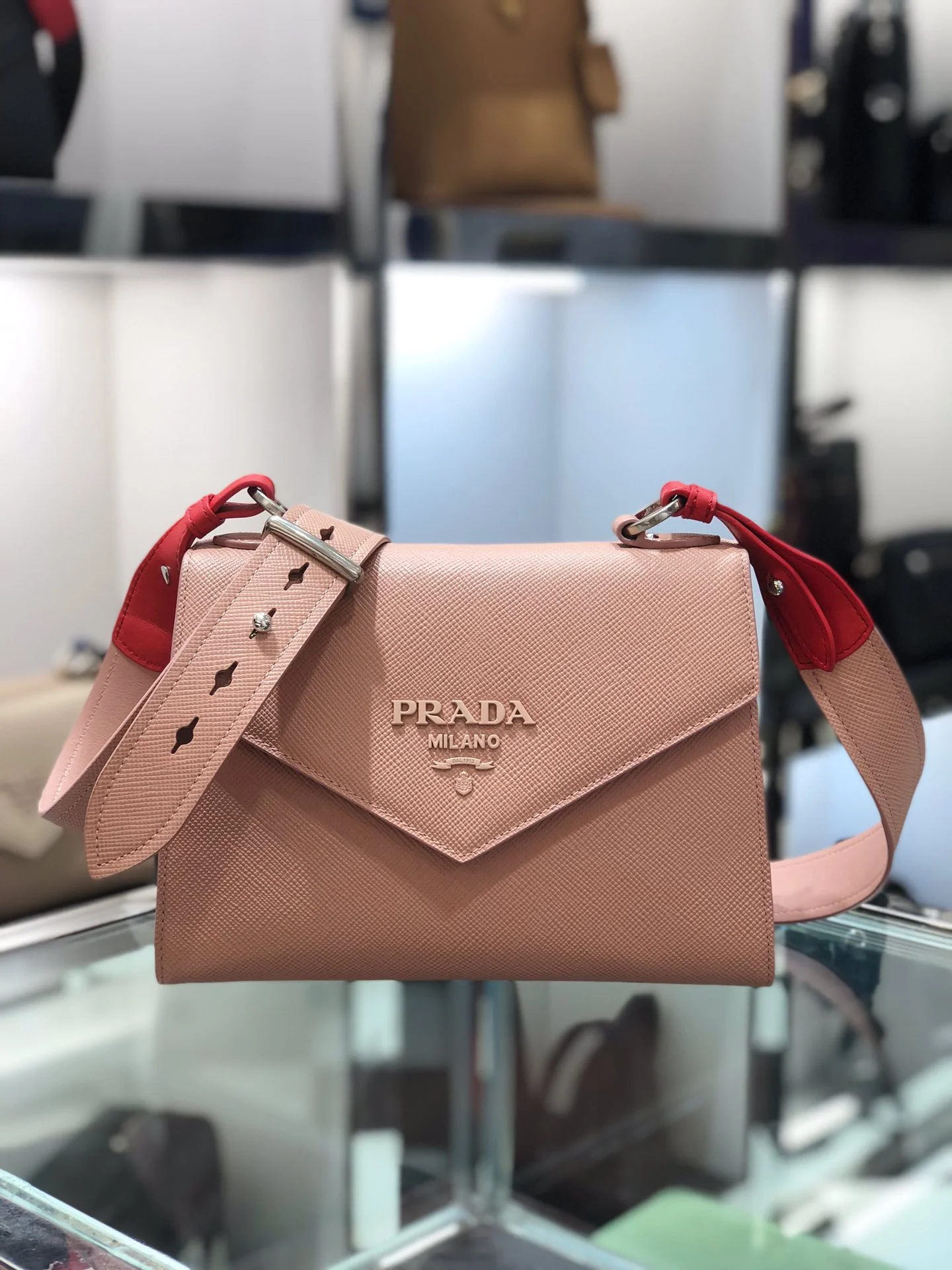 Сумка через плечо Prada Saffiano, розовая