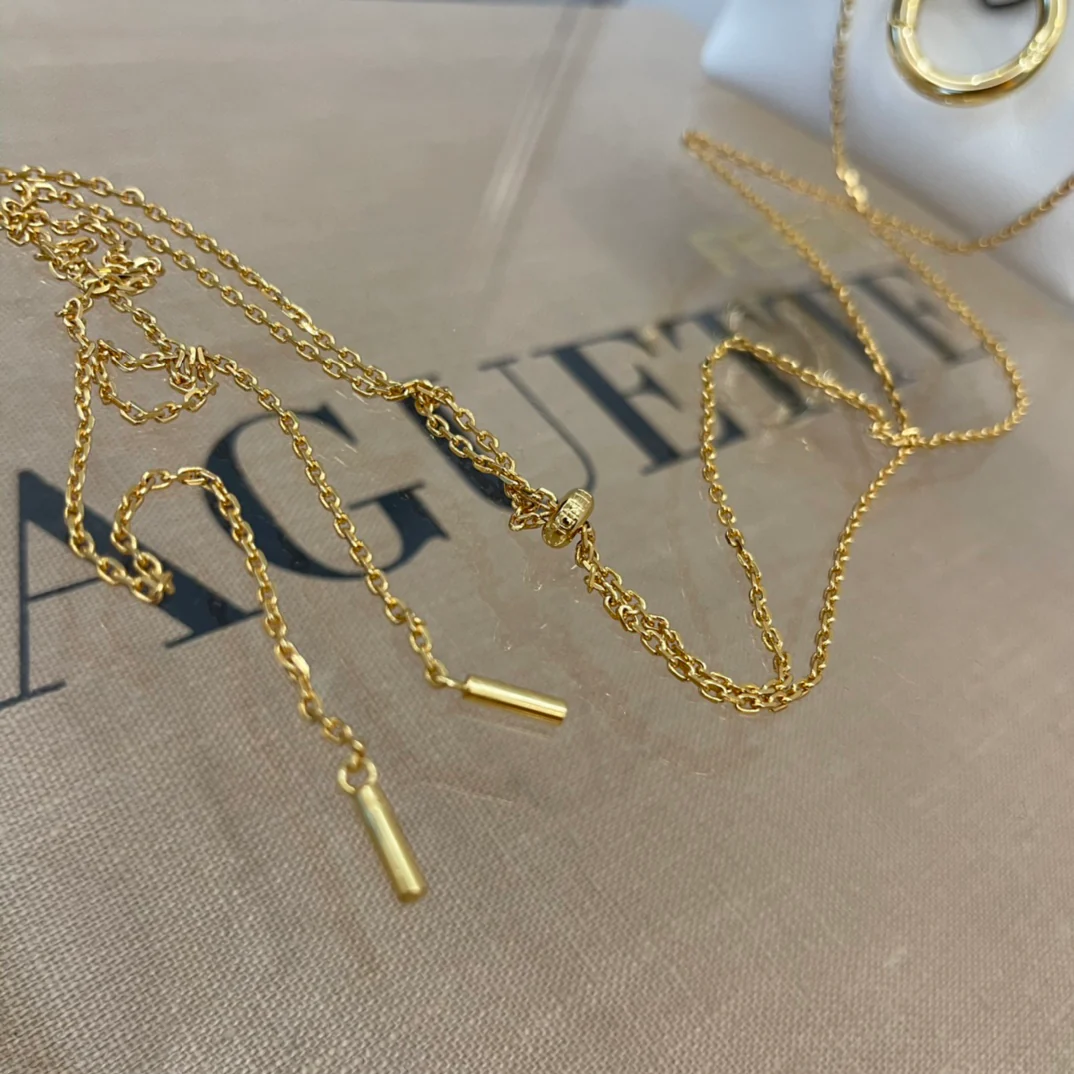 Фирменный стиль Fendi - светло-серая кожа наппа.