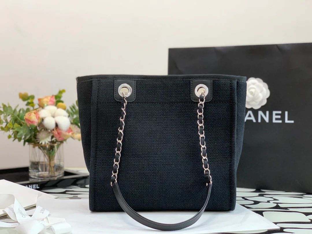 Пляжная сумка Chanel из коллекции осень/зима 2022 — черная — маленькая