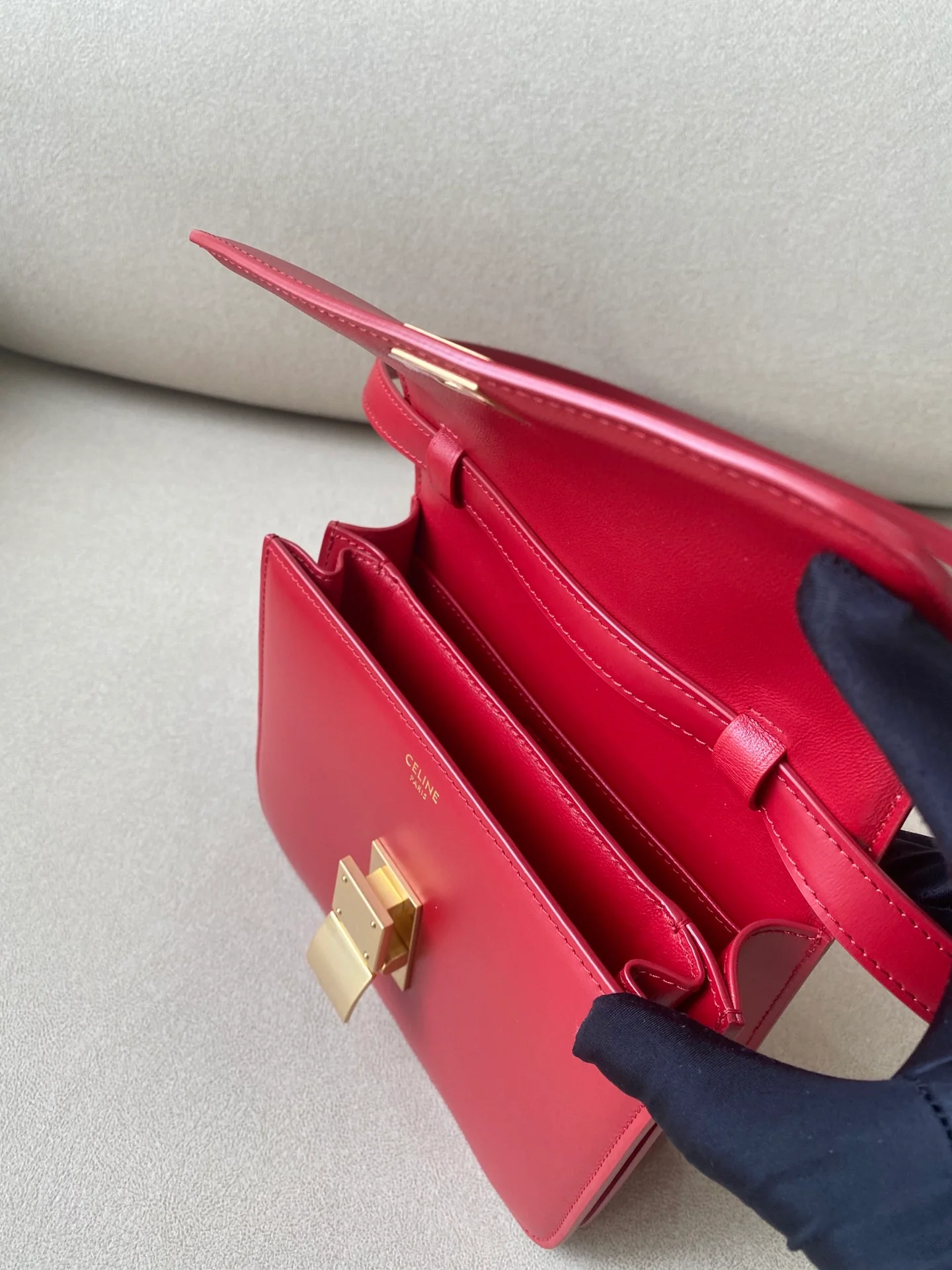 Сумка Celine Box-Tteen из полированной телячьей кожи - красная.