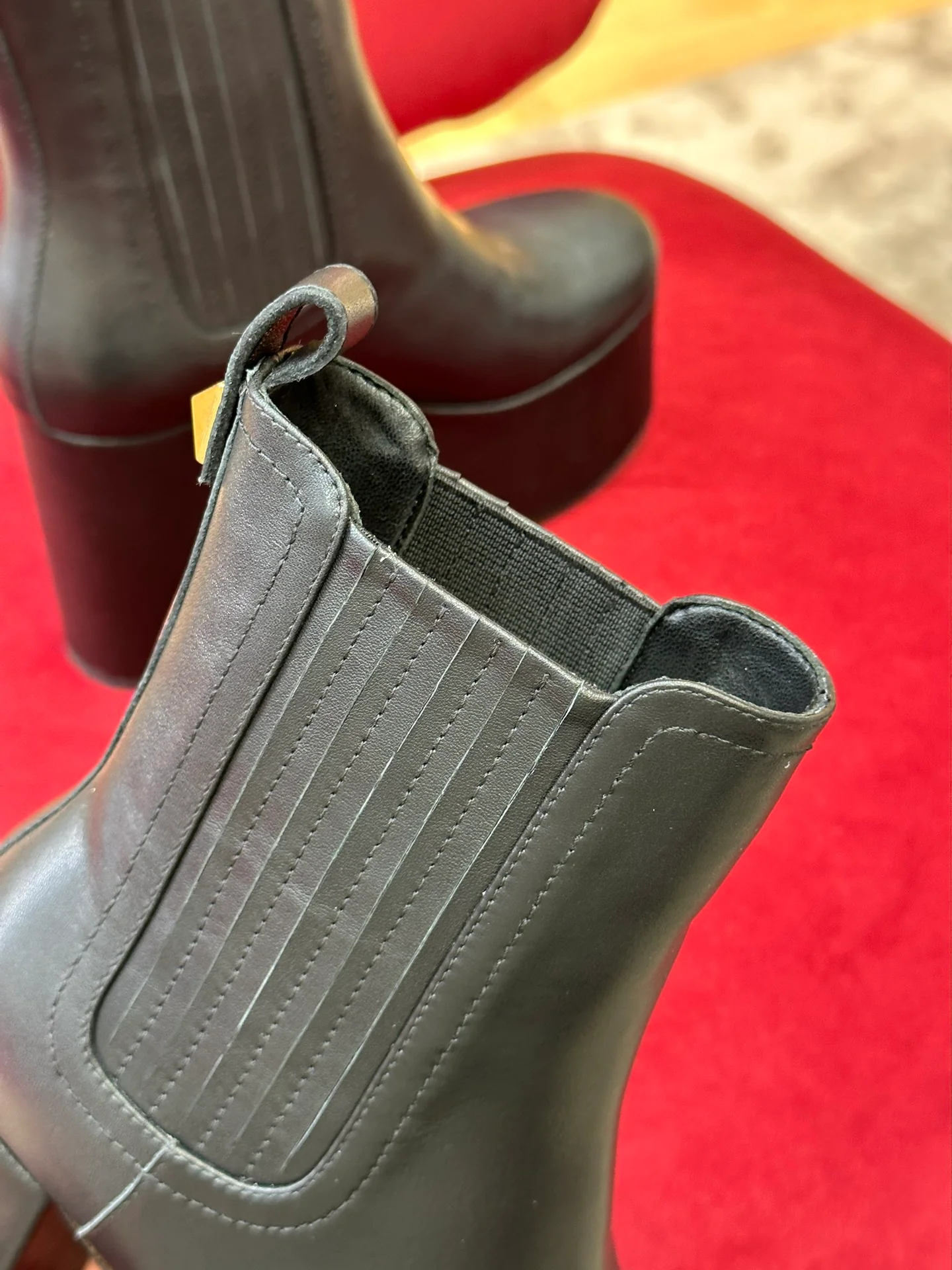 Новинка сезона осень/зима 2022 от Valentino - Ботильоны на высоком каблуке - Черные