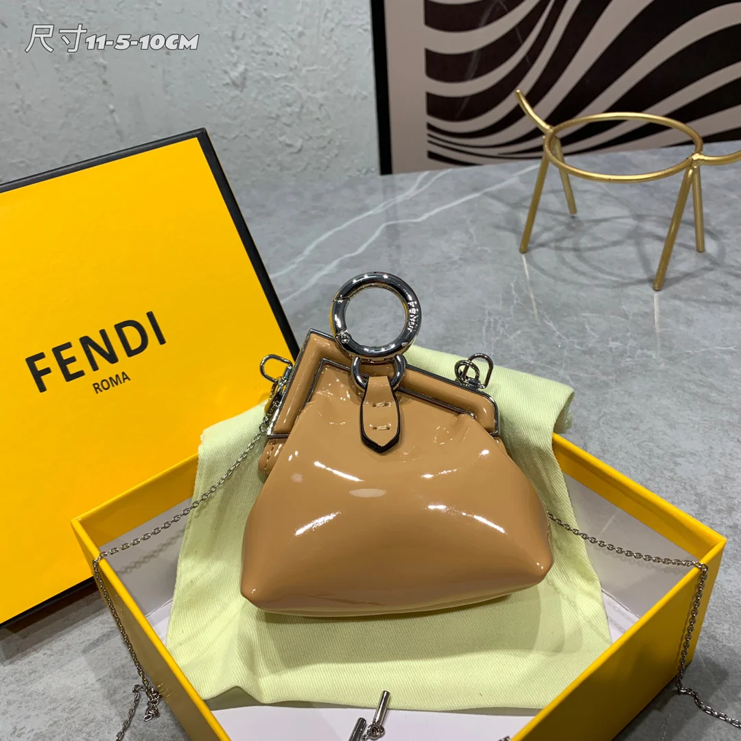 Мини-сумочка Fendi First из лакированной кожи (абрикосовый цвет)