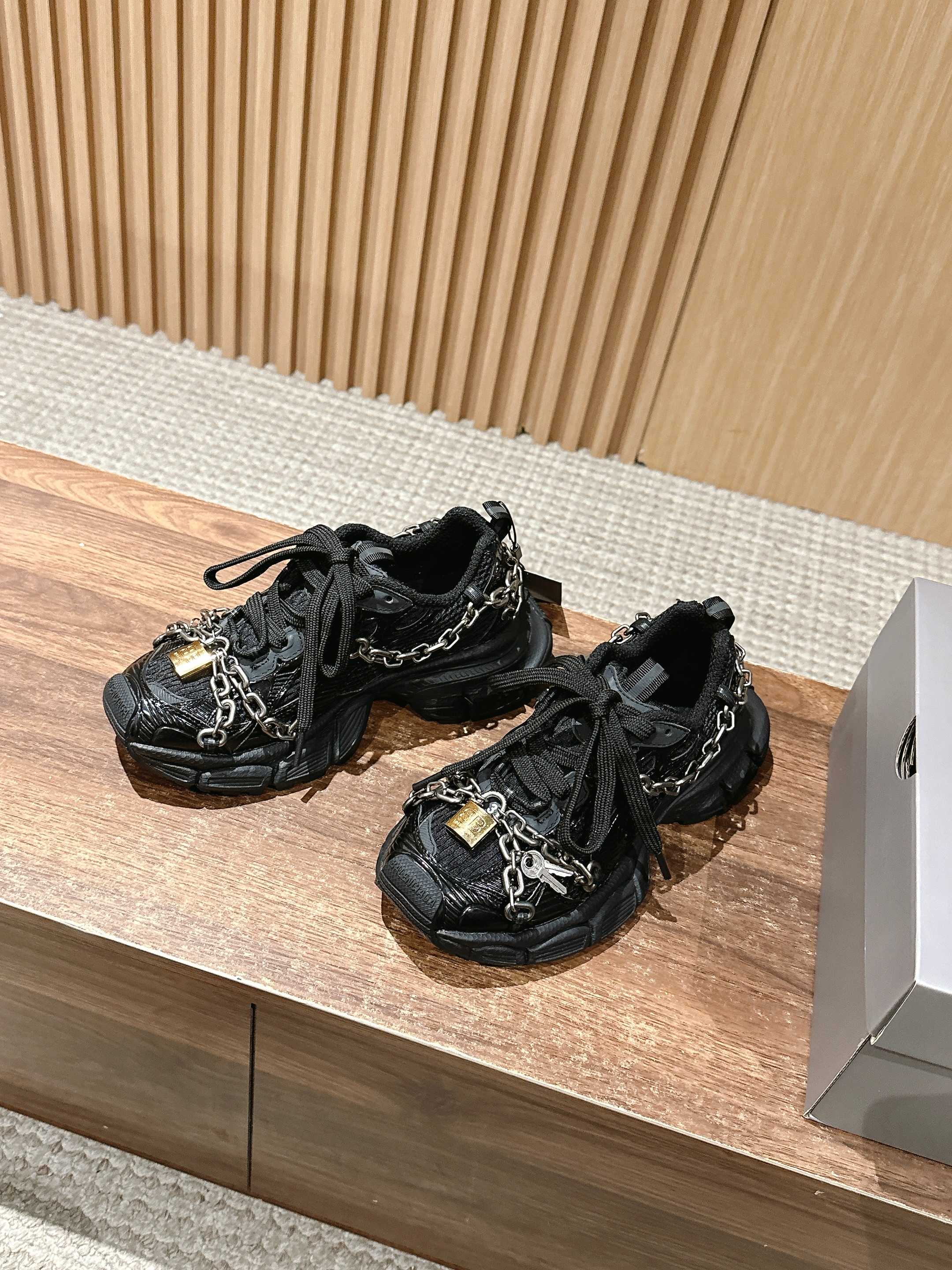 Массивные кроссовки Balenciaga — парный стиль — черные