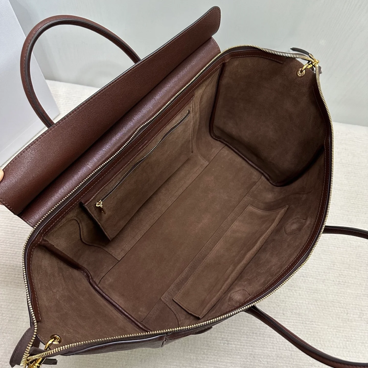 Новая модель багажа Celine, новая версия, сумка с изображением смайлика, темно-коричневая.