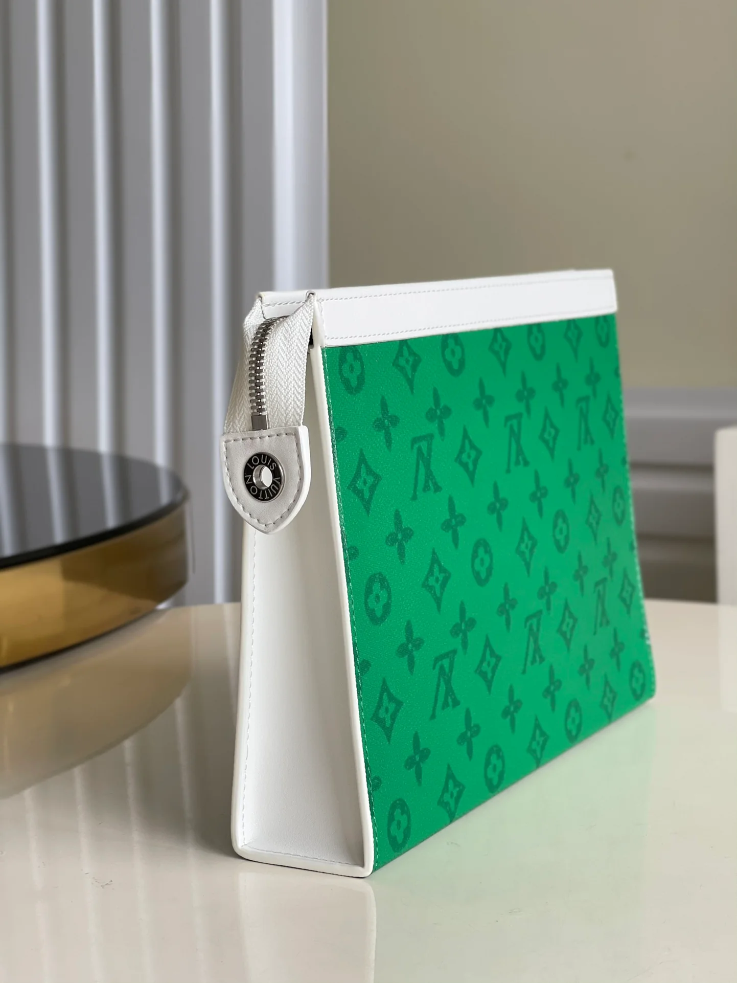 LV M61692 Letter Green - Классическая сумка Pochette Voyage - Средний размер