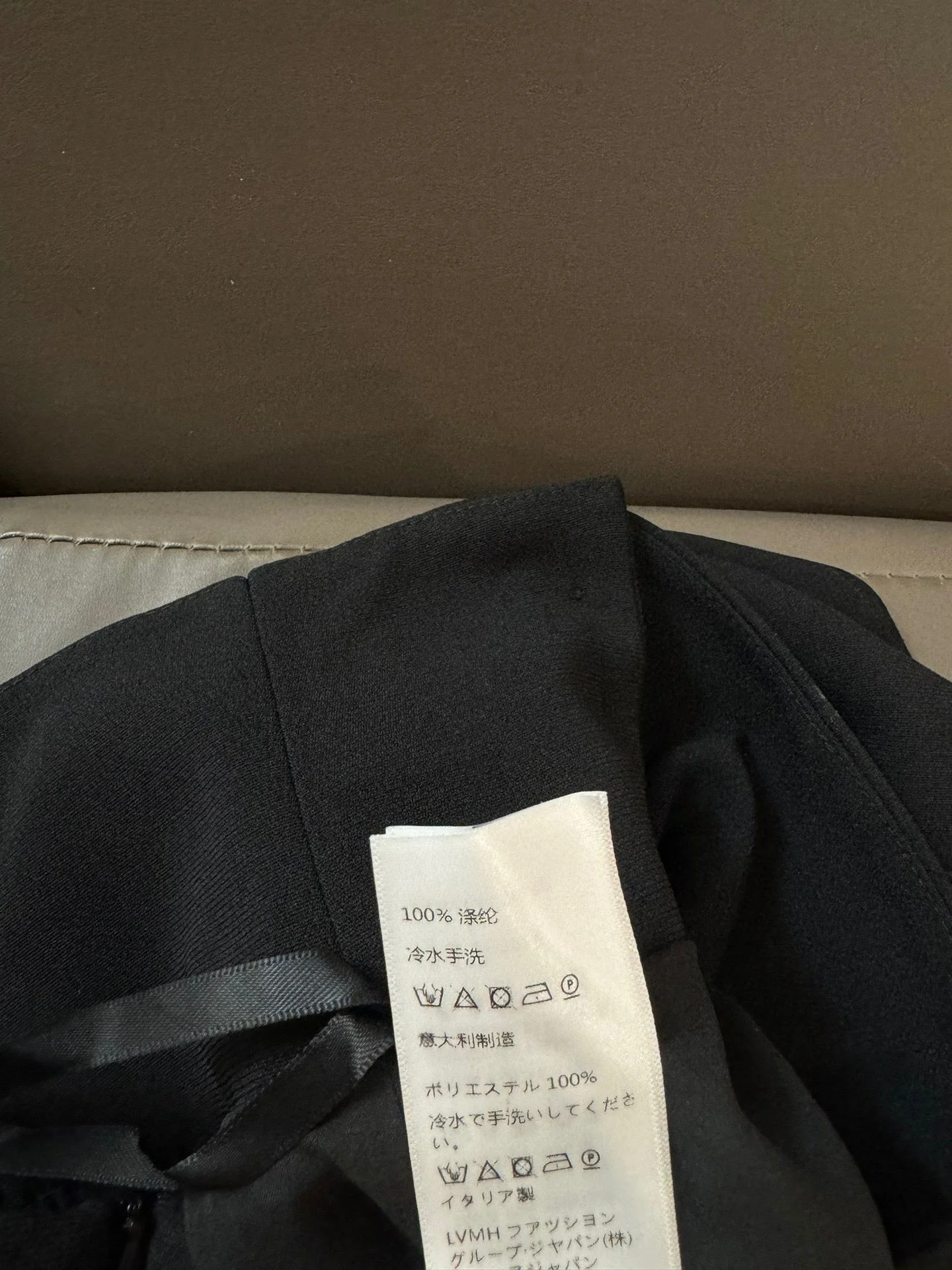 Платье Celine 2403 с золотыми пуговицами, длинное, черное.