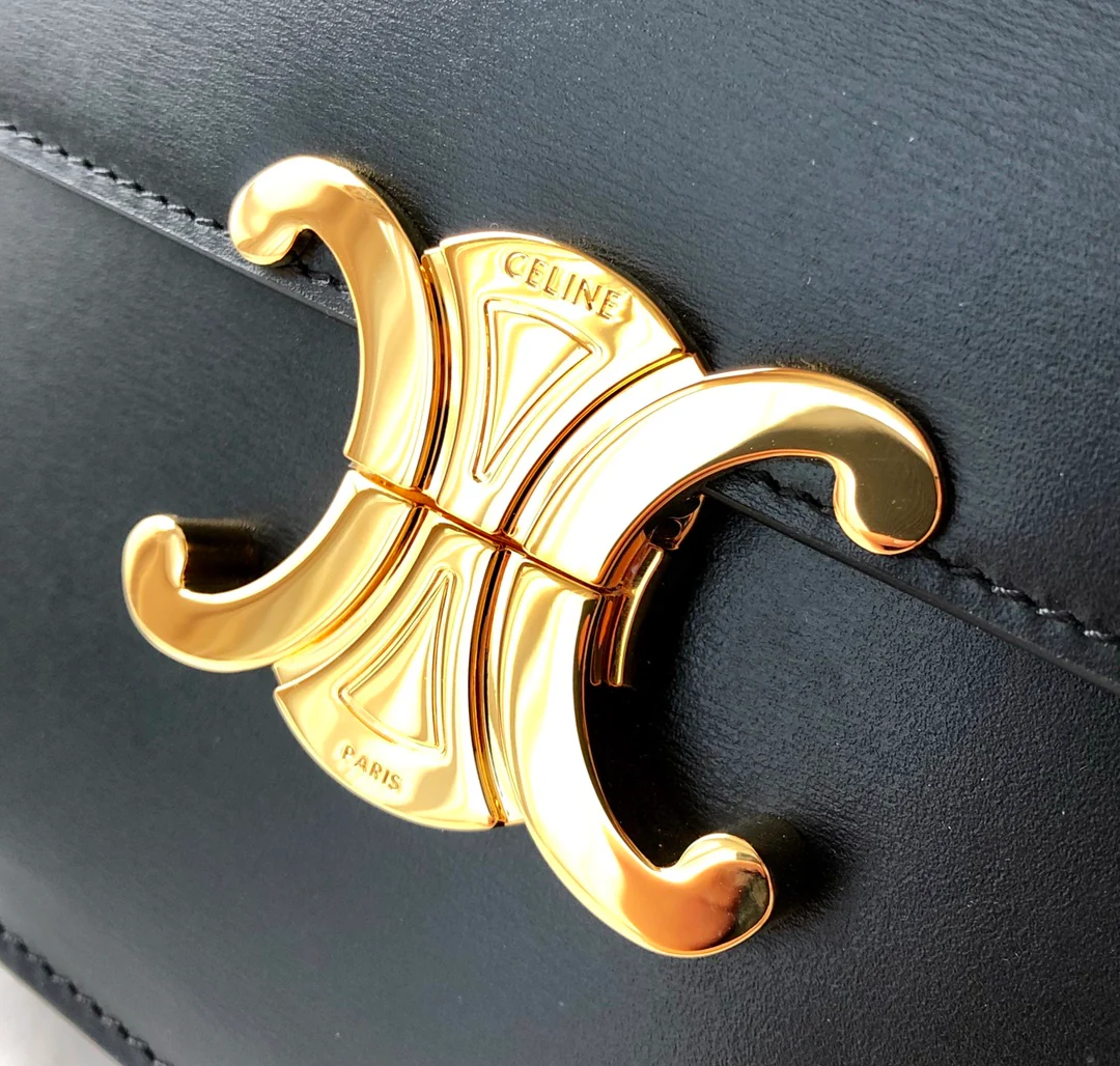 Celine Triomphe Medium Calfkin Black