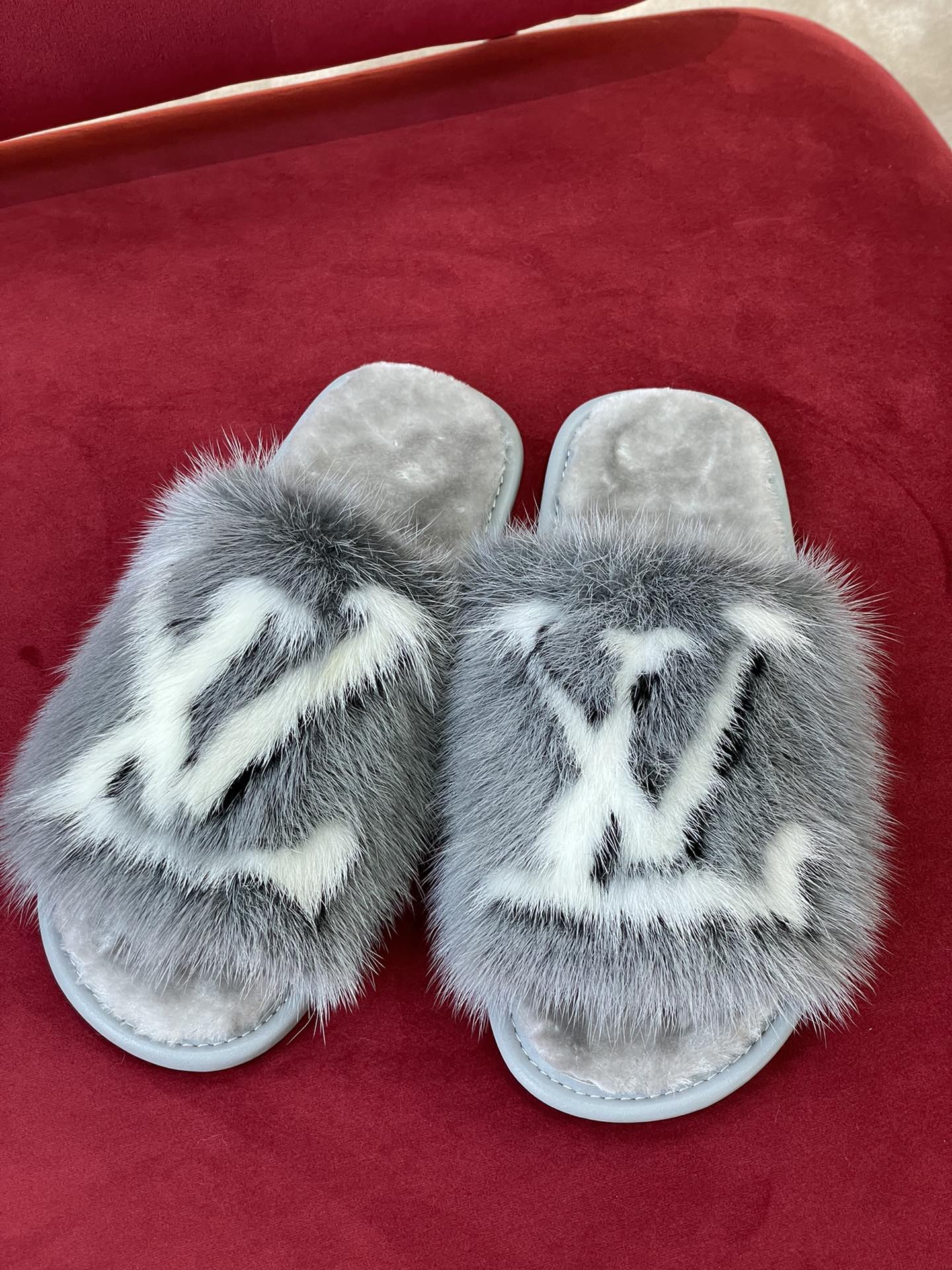LV - Меховые тапочки из норки - Серые