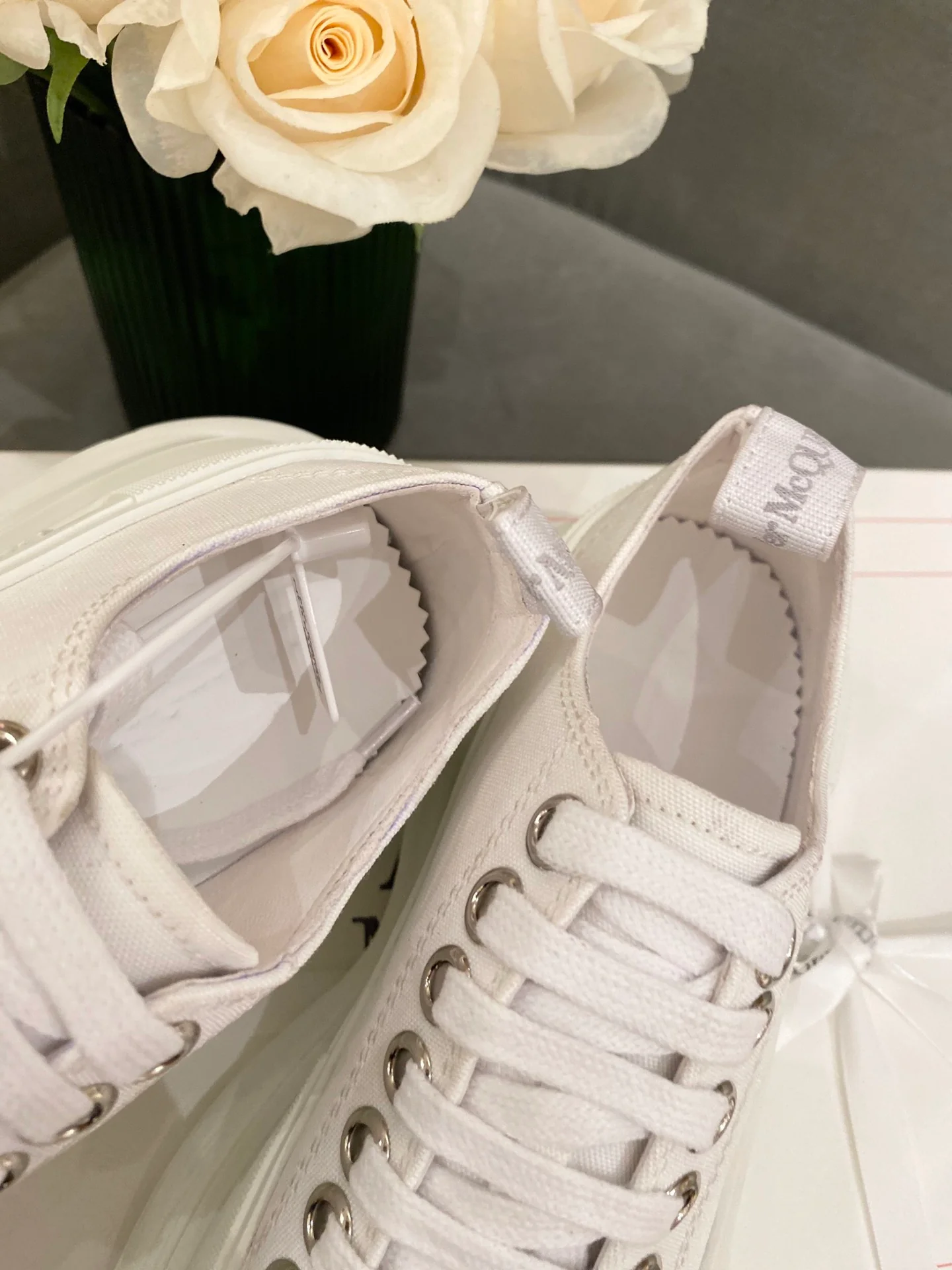 Кроссовки на платформе McQueen из парусины - унисекс - белые