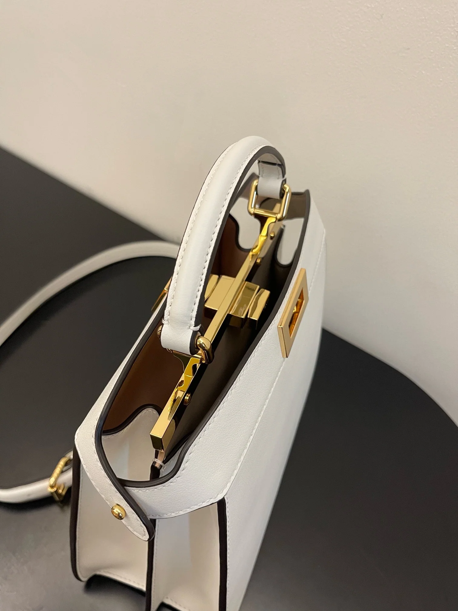 Fendi-peekaboo-i-see-u-medium-white