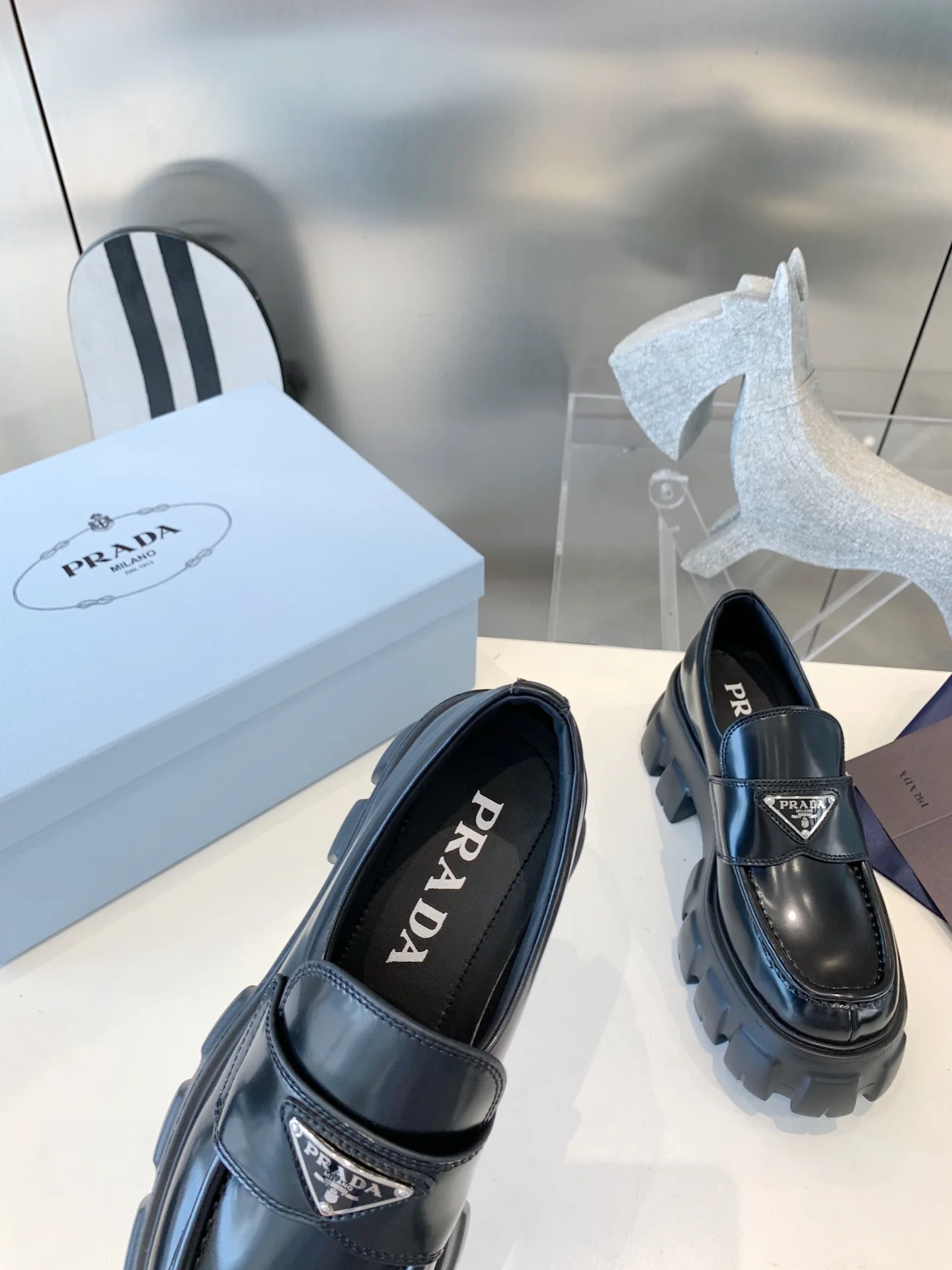 Лоферы Prada Gear - Черные - 1