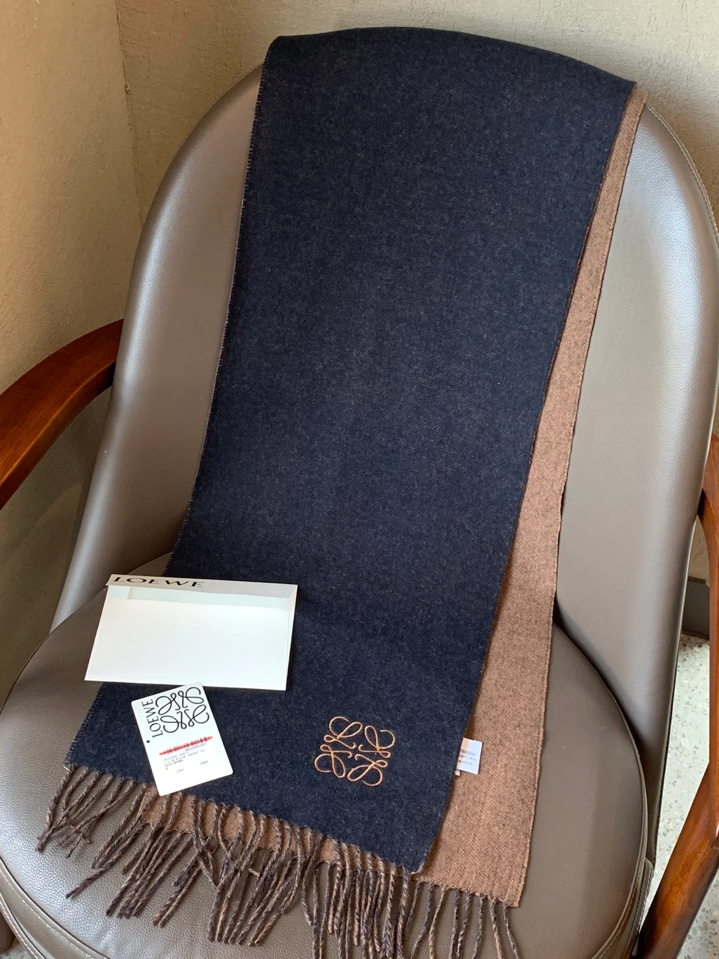 Шарф Lolwei с кисточками, однотонный, 90 г, австралийская шерсть, 10 г, кашемир, черный.