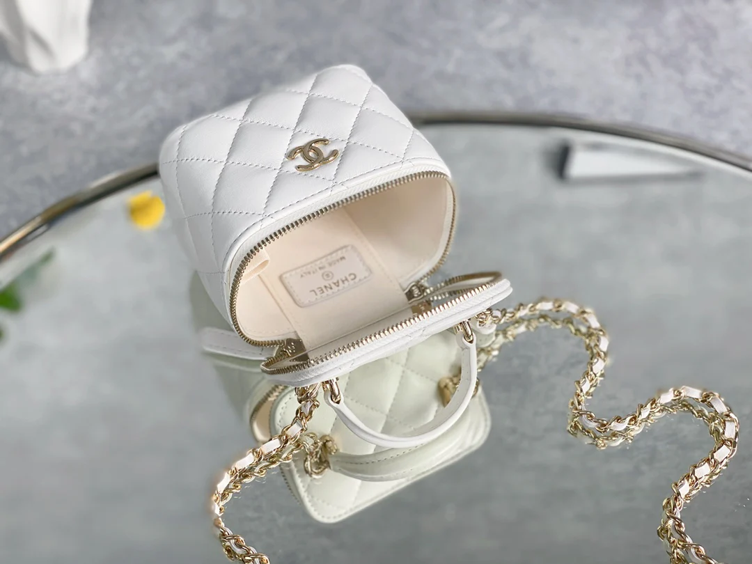 Футляр для помады Chanel 2022 года — маленькая коробочка — белый