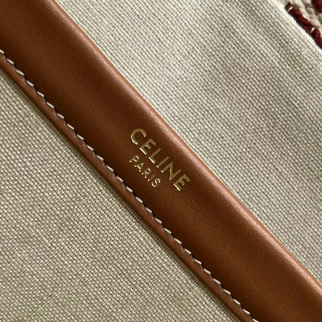 Сумка-шоппер Celine Cabas Thais с принтом - большая, бело-красная.