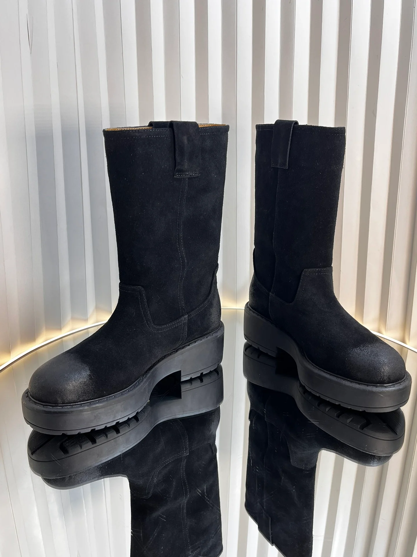 Замшевые сапоги Miu Miu 2024 — черные