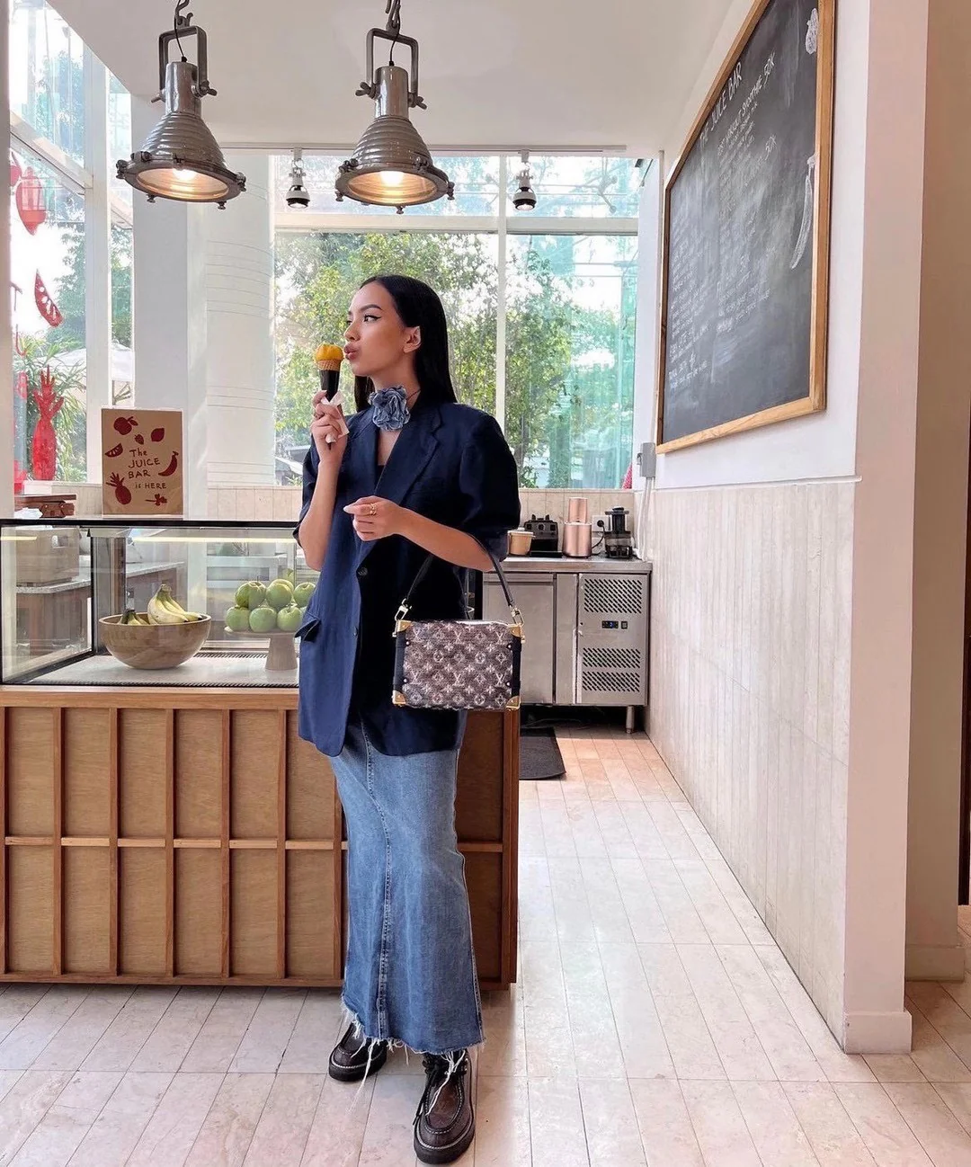 m22944-LV-side-trunk handbag-blue