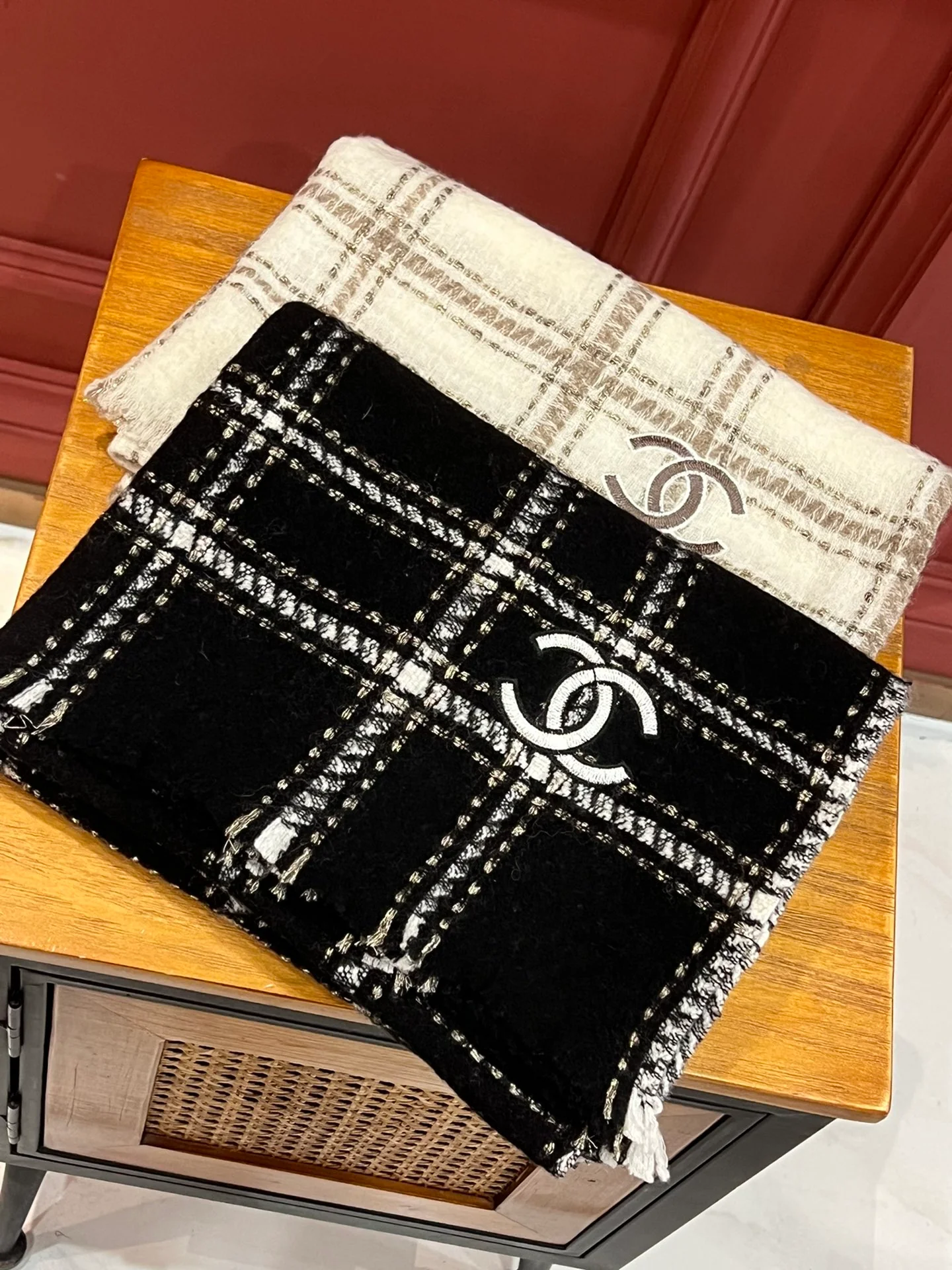 Chanel - Тканый шарф с фактурной поверхностью - 190 см - 70 см - Импортная шотландская овечья шерсть - Белый
