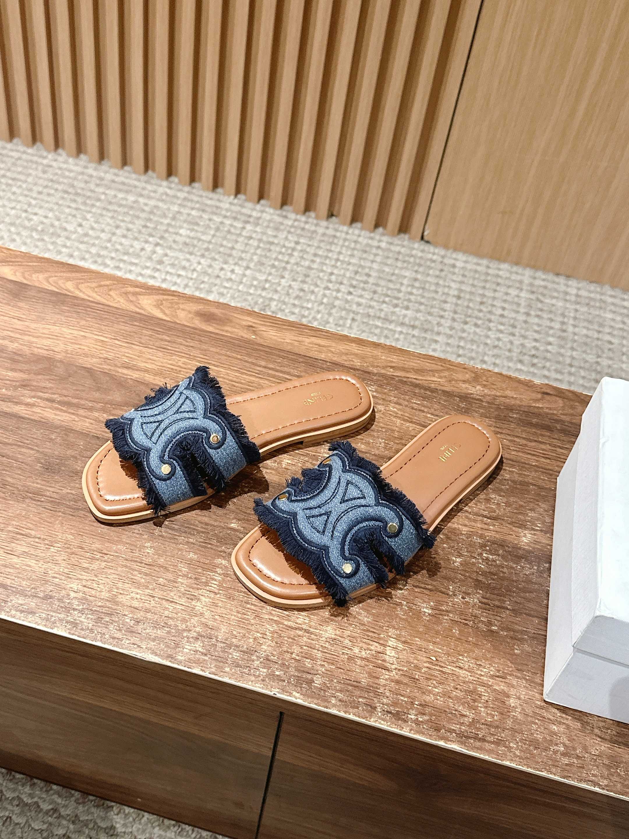 Тапочки Celine Arc de Triomphe - джинсово-синие