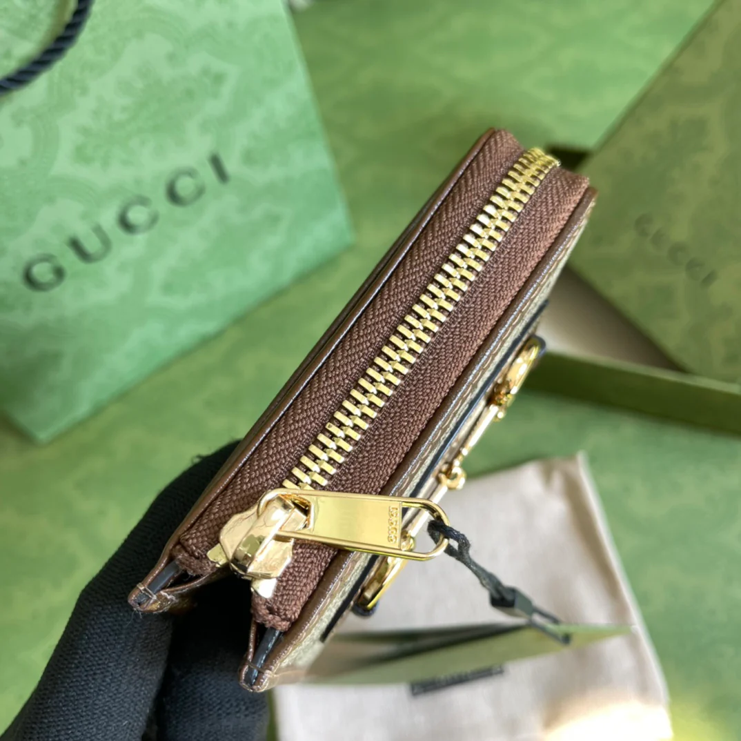 Gucci 新款拉链卡包