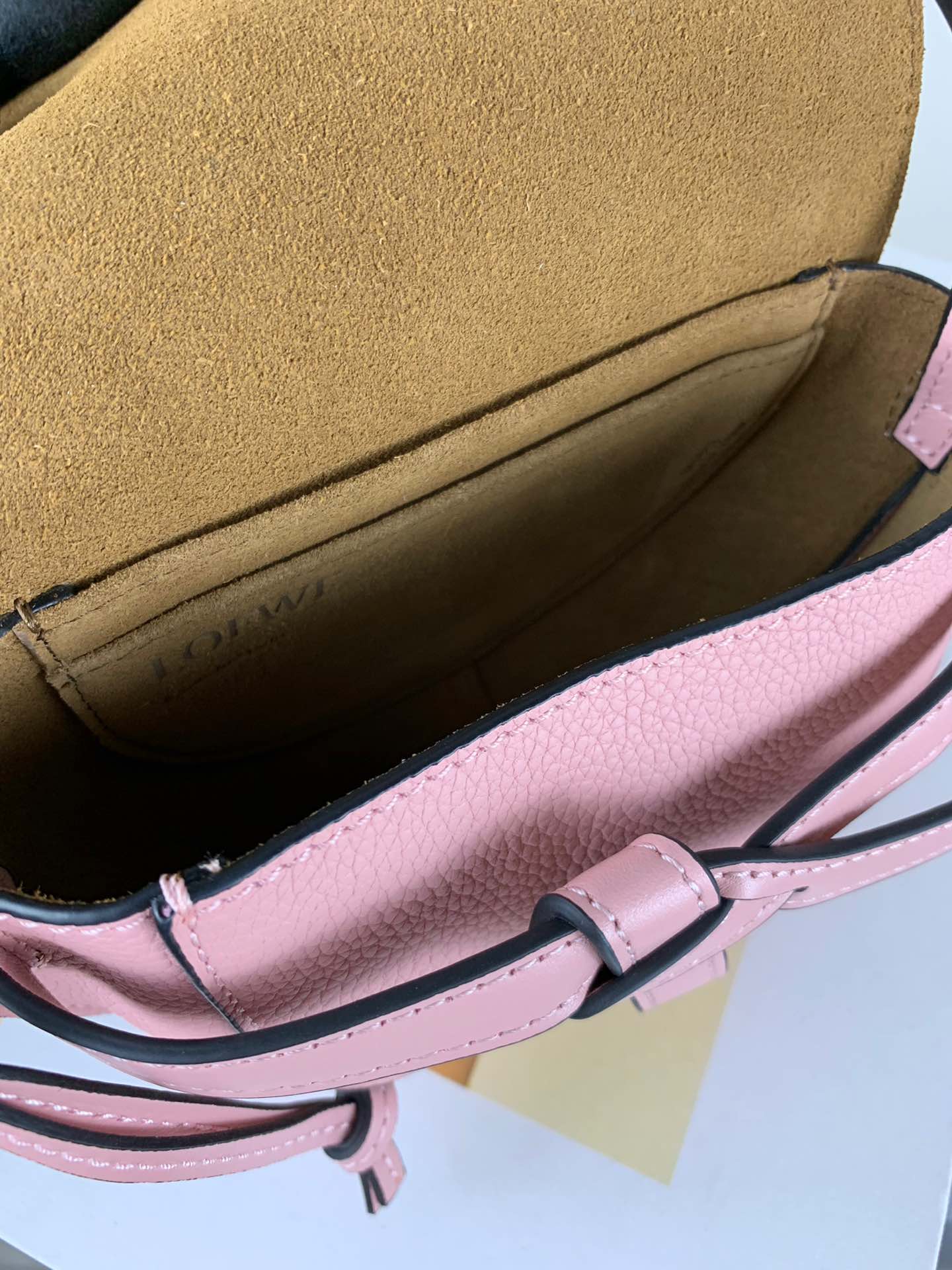 Loewe-gate-mini-21x12-5x9-5-cm-1