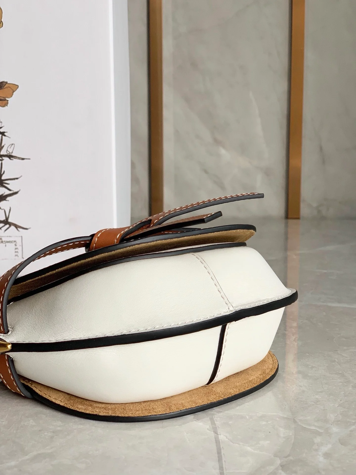 Loewe-gate-mini-21x12-5x9-5-cm-8