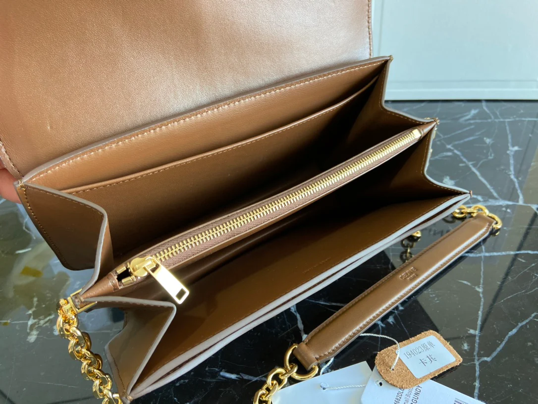 кожаная сумка Celine Soft 16 на цепочке