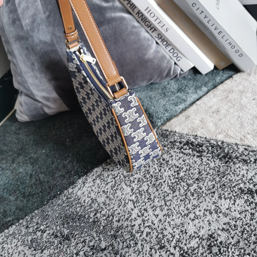 Сумка через плечо Celine Ava - джинсовая - светло-голубая