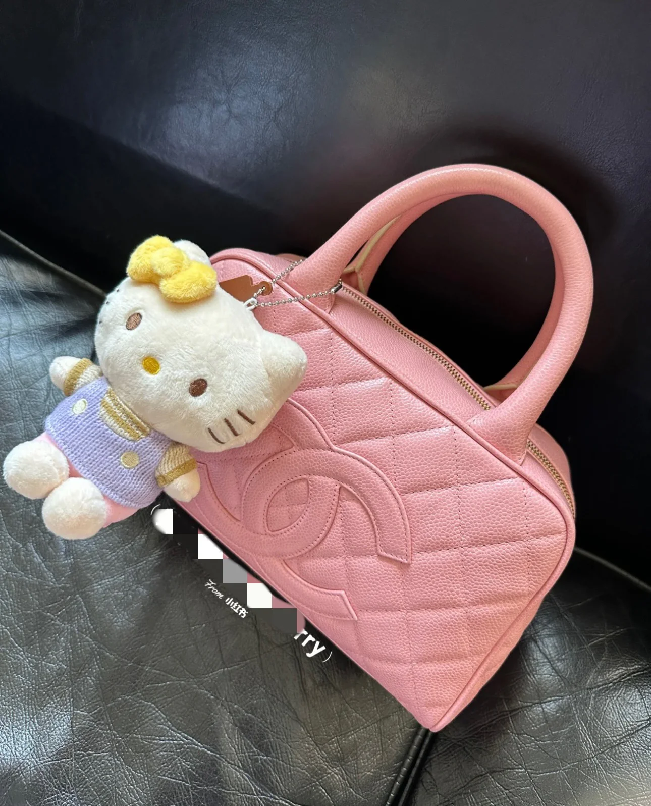 Винтажная сумка-боулинг Chanel из икры, розовая.