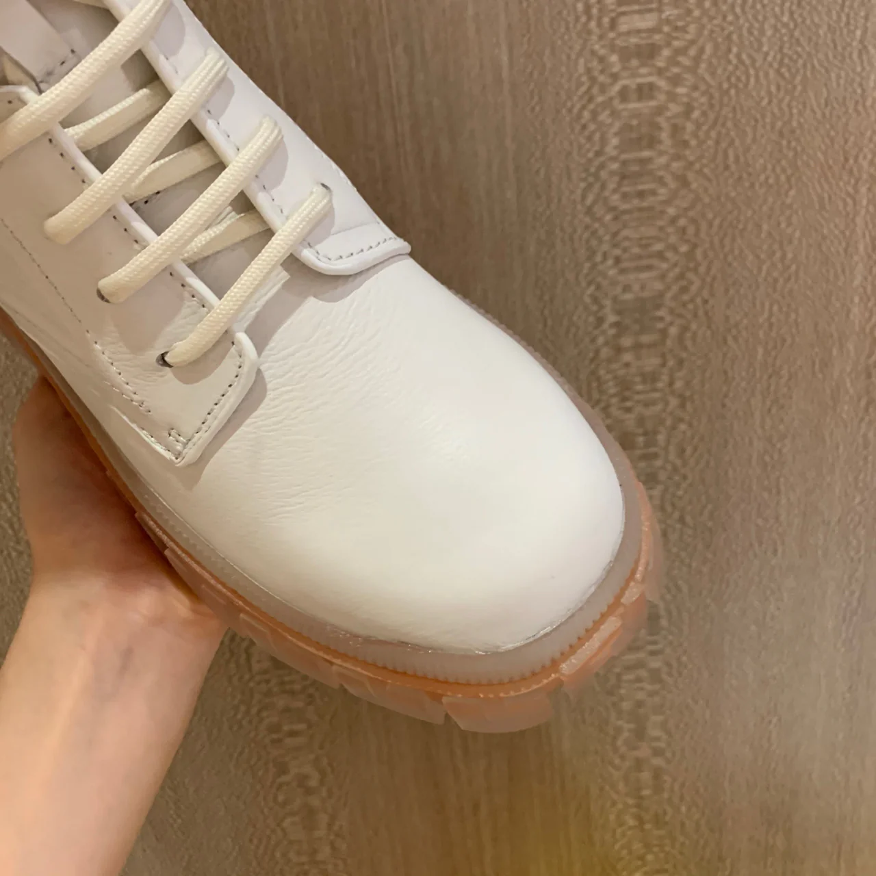 Ботинки Fendi на платформе со шнуровкой, белые.