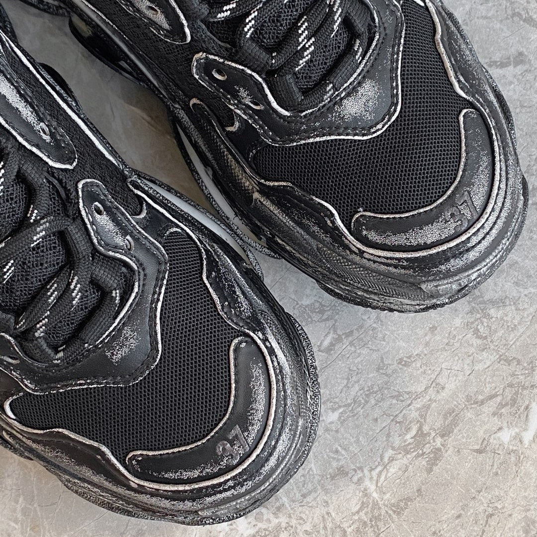 Кроссовки Balenciaga Triples на платформе, рваные джинсы, массивные кроссовки, черные.