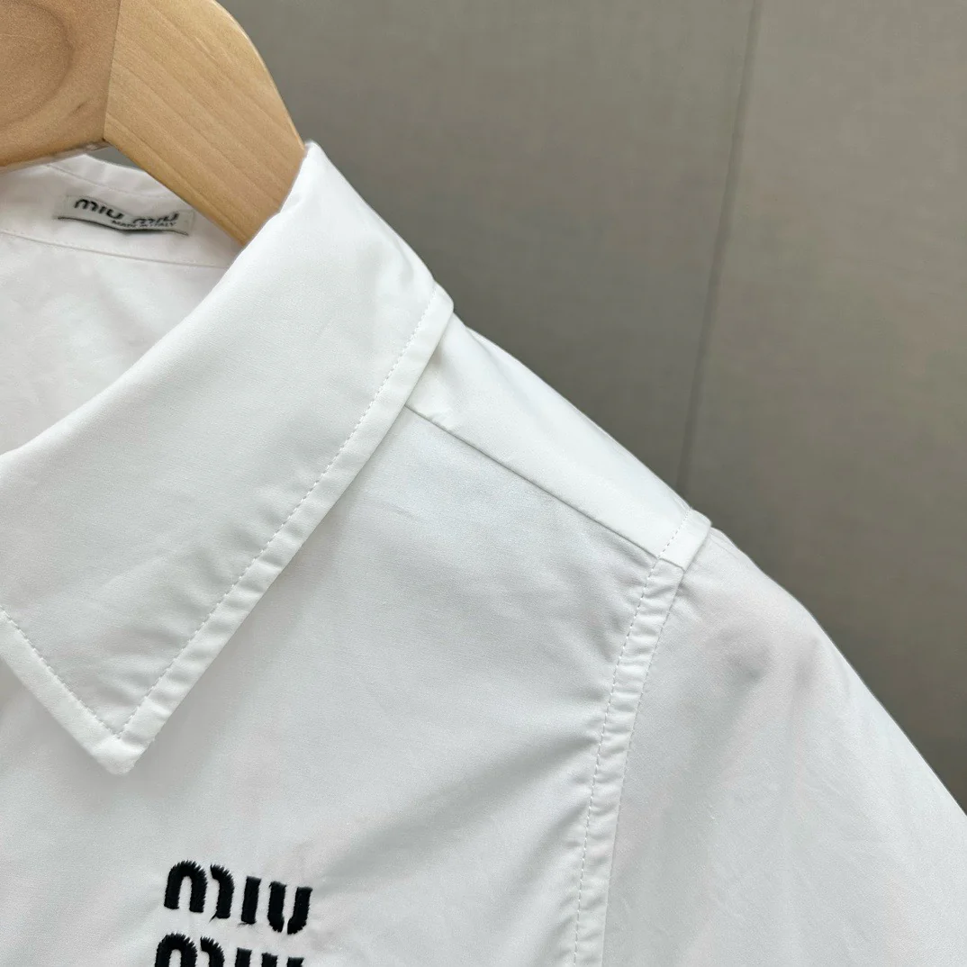 Miu Miu - 2404 - Хлопковая футболка с коротким рукавом и вышитыми буквами - Белая