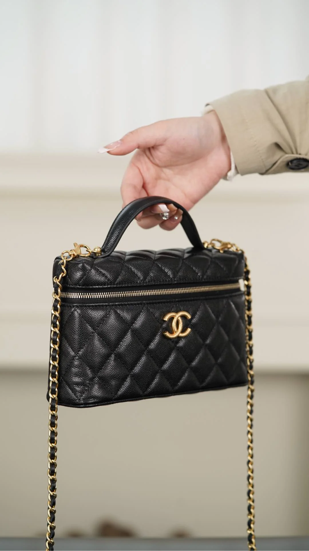 Сумка для ланча Chanel 25p Lychee Beef - черно-золотая